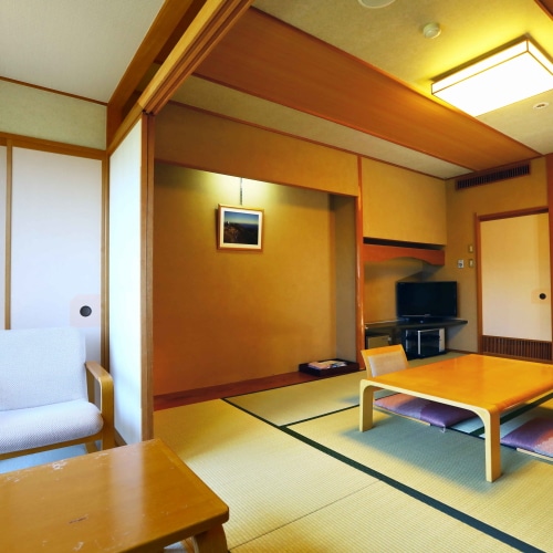 These are 10 tatami Japanese-style rooms on the 3rd to 5th floors. They come with a shower toilet and a washbasin. [All rooms are non-smoking] Welcome sweets are included!