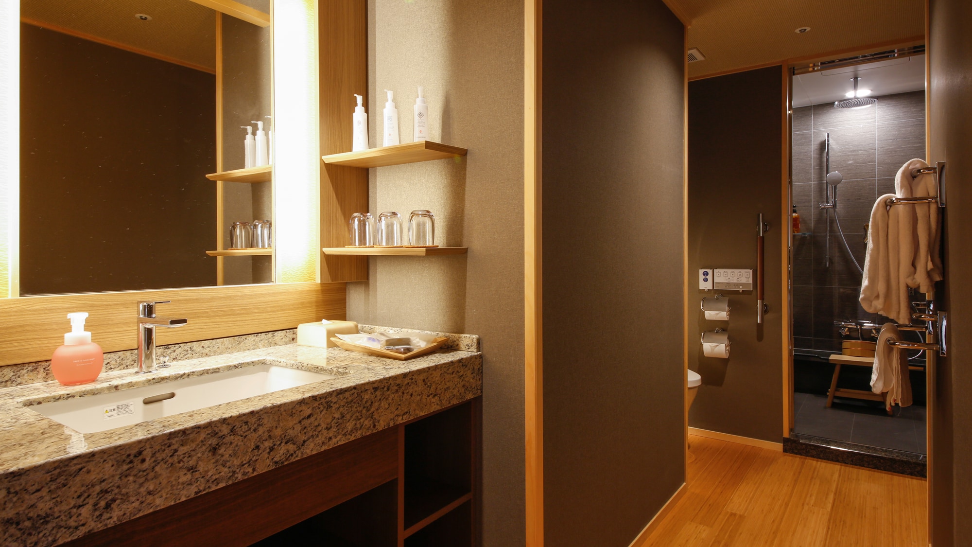 [GUEST ROOMS]