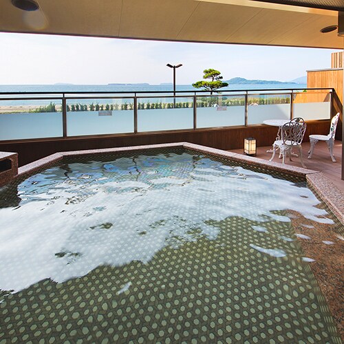 ■ Open-air bath overlooking the sea ■