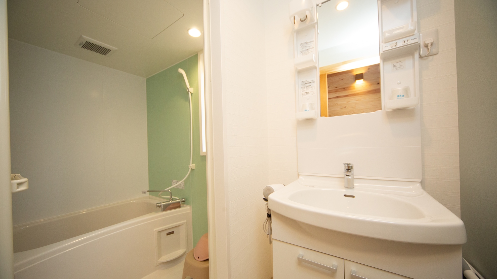 * [Mountain cottage] A large and clean bathroom is also available. Please note that there are no towels or change of clothes.