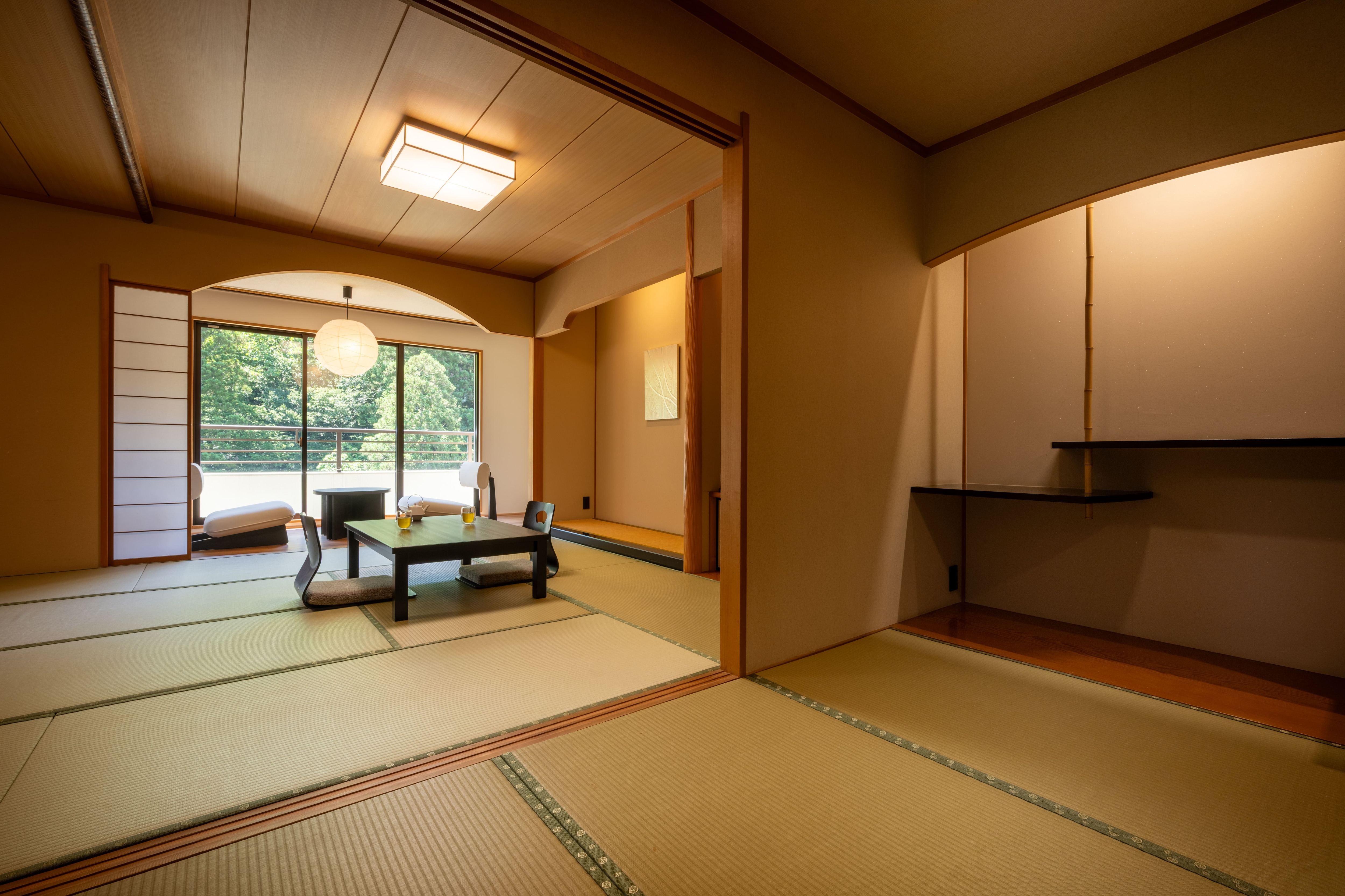 Deluxe Western-style room
