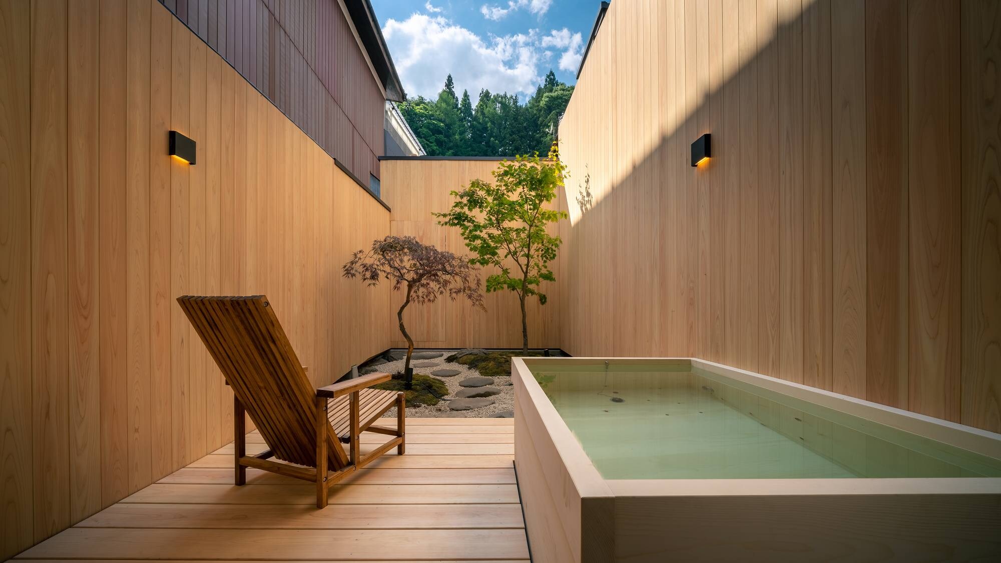 [Annex / Shimamoya] Hyakujugo / Breathing storehouse with history / Semi-open-air bath