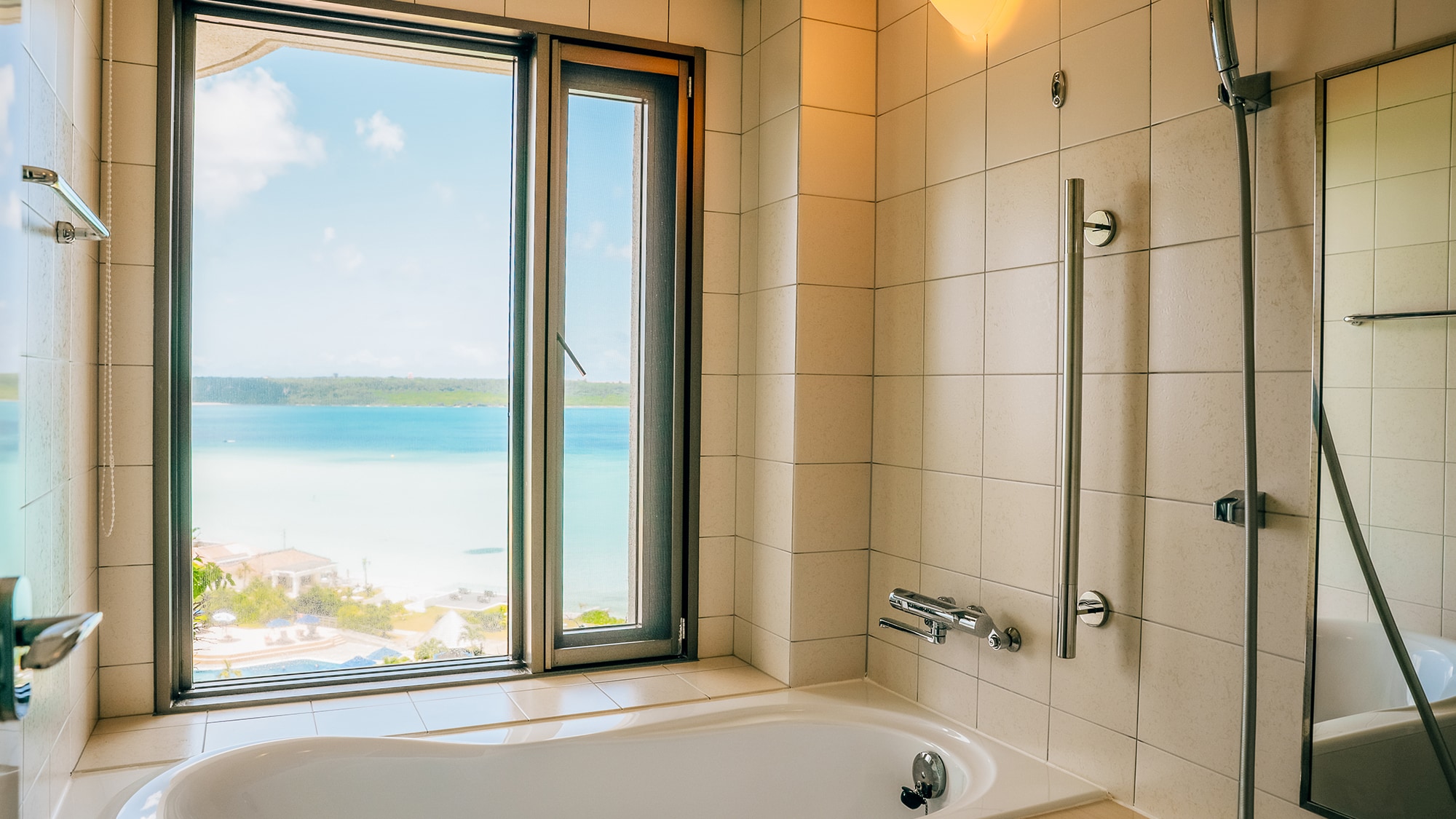 Non-Smoking Grand Twin Room with View Bathroom (Coral Wing)