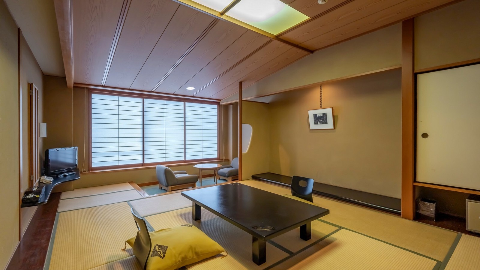 [Light-up garden view Pure Japanese style guest room <South building 10 tatami mats>]