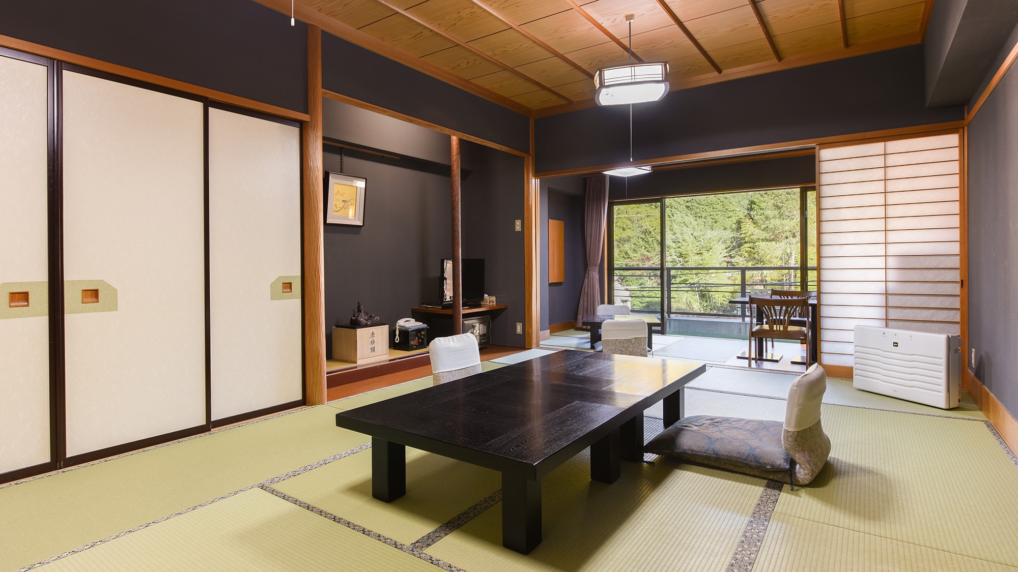 *[Third floor Japanese-style room 12 tatami mats + 4 tatami mats, 2 rooms connected] The layout of the Japanese-style rooms on the second and third floors of our hotel is slightly different. *You cannot choose.
