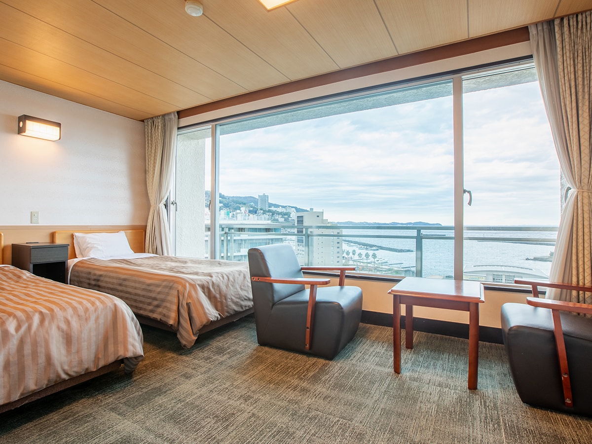 Top floor Japanese-Western style 8 tatami mat room