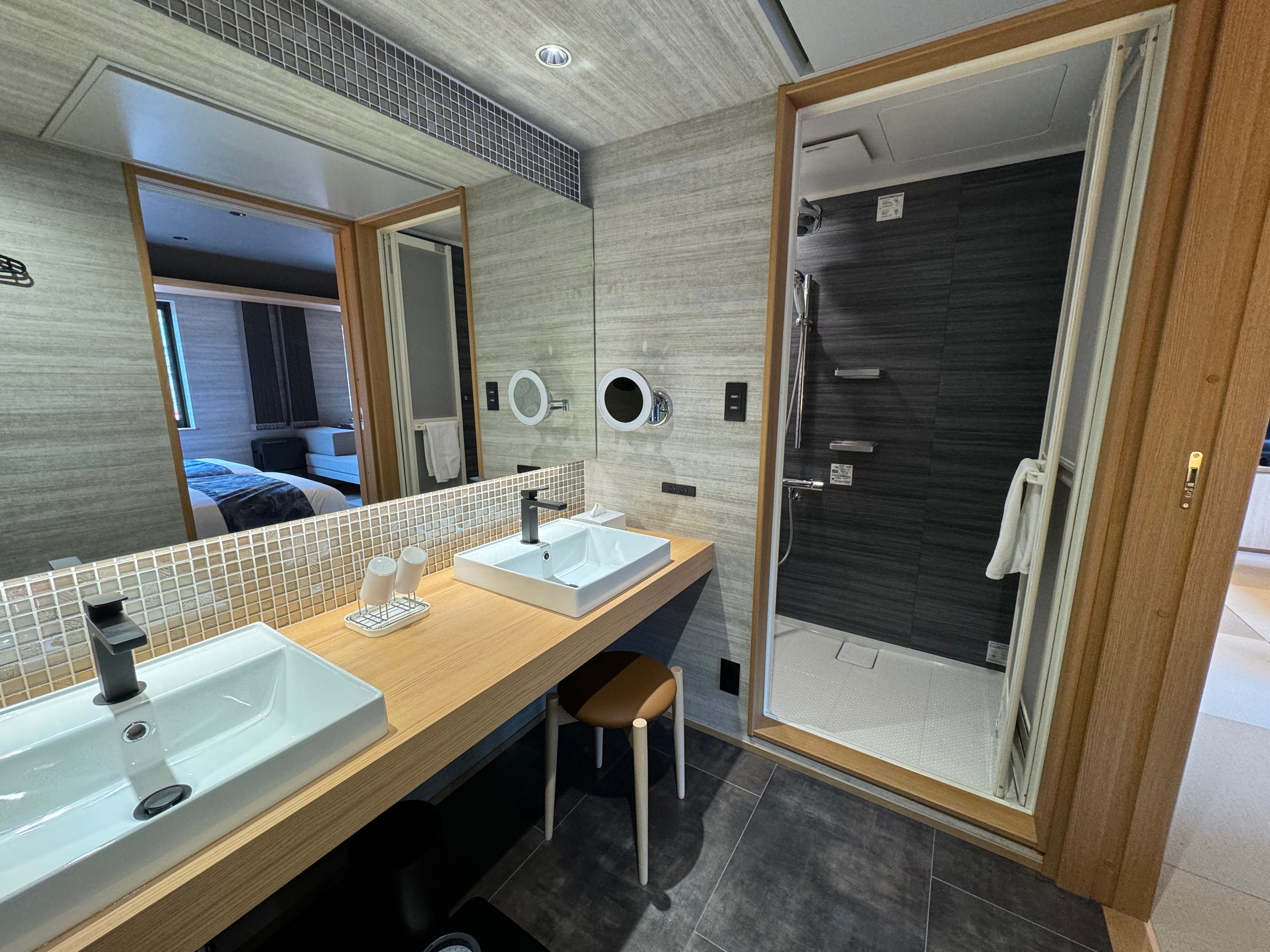 DX twin (washstand)