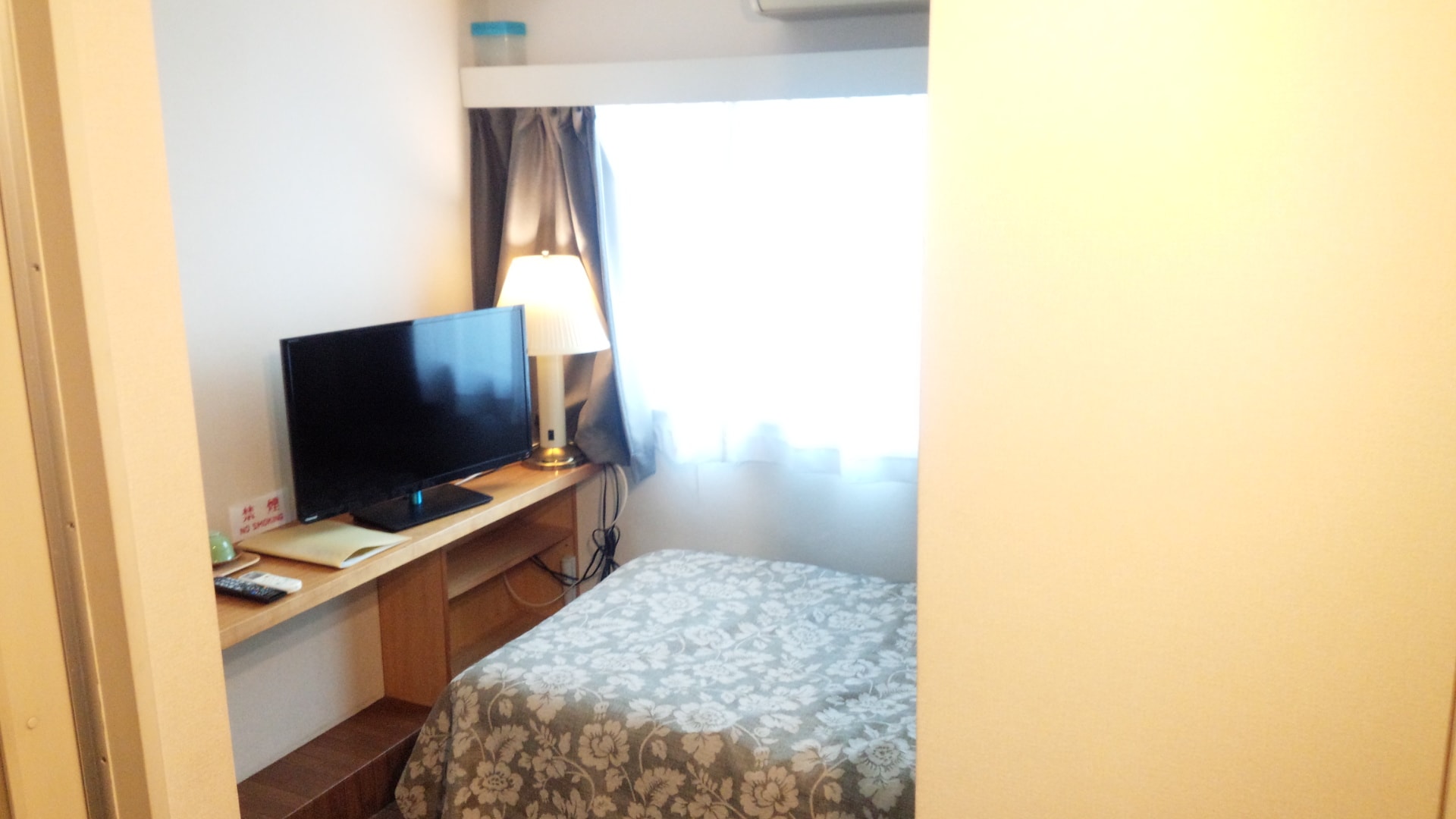 Western-style room with bath and toilet