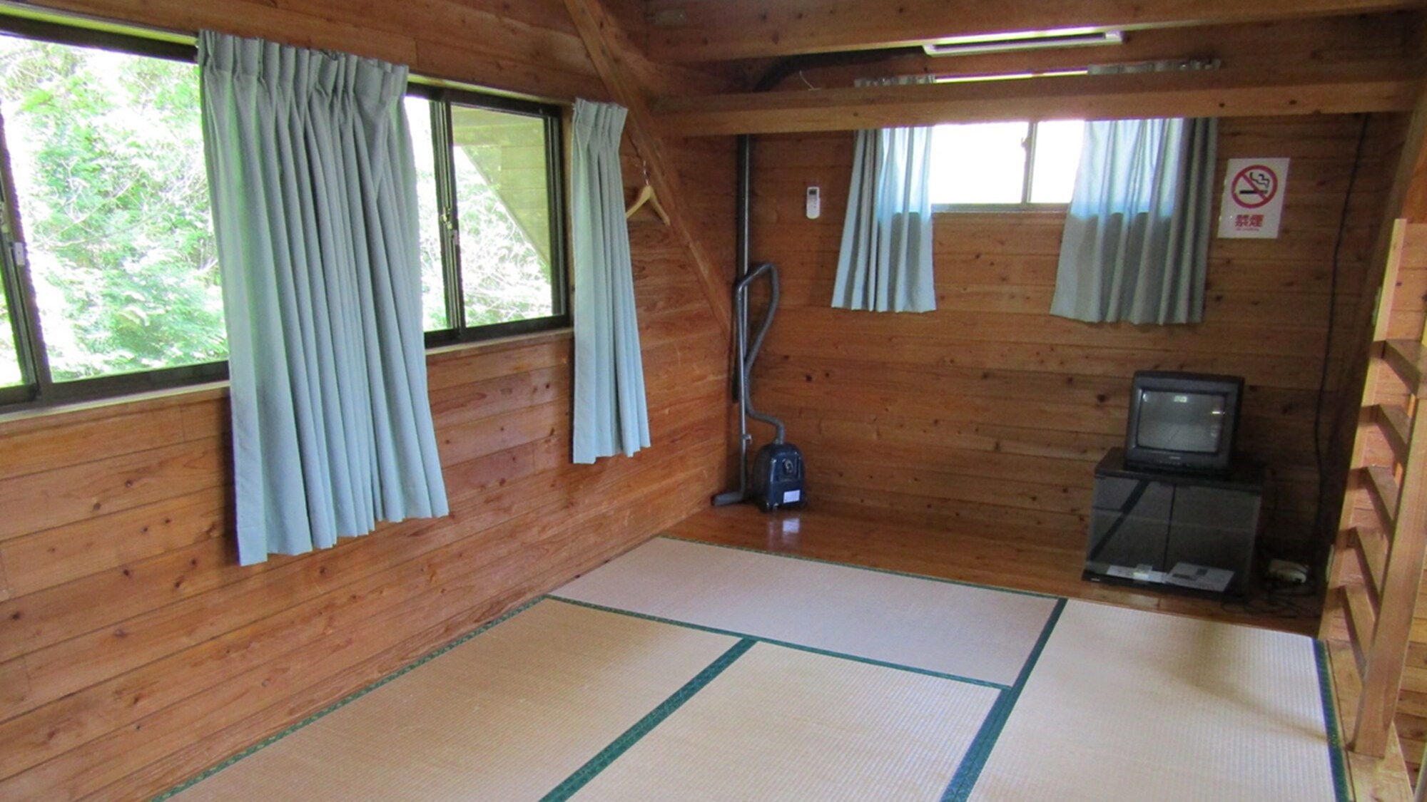 *【二层小屋】二楼是榻榻米房间。您可以铺上蒲团，躺下放松♪