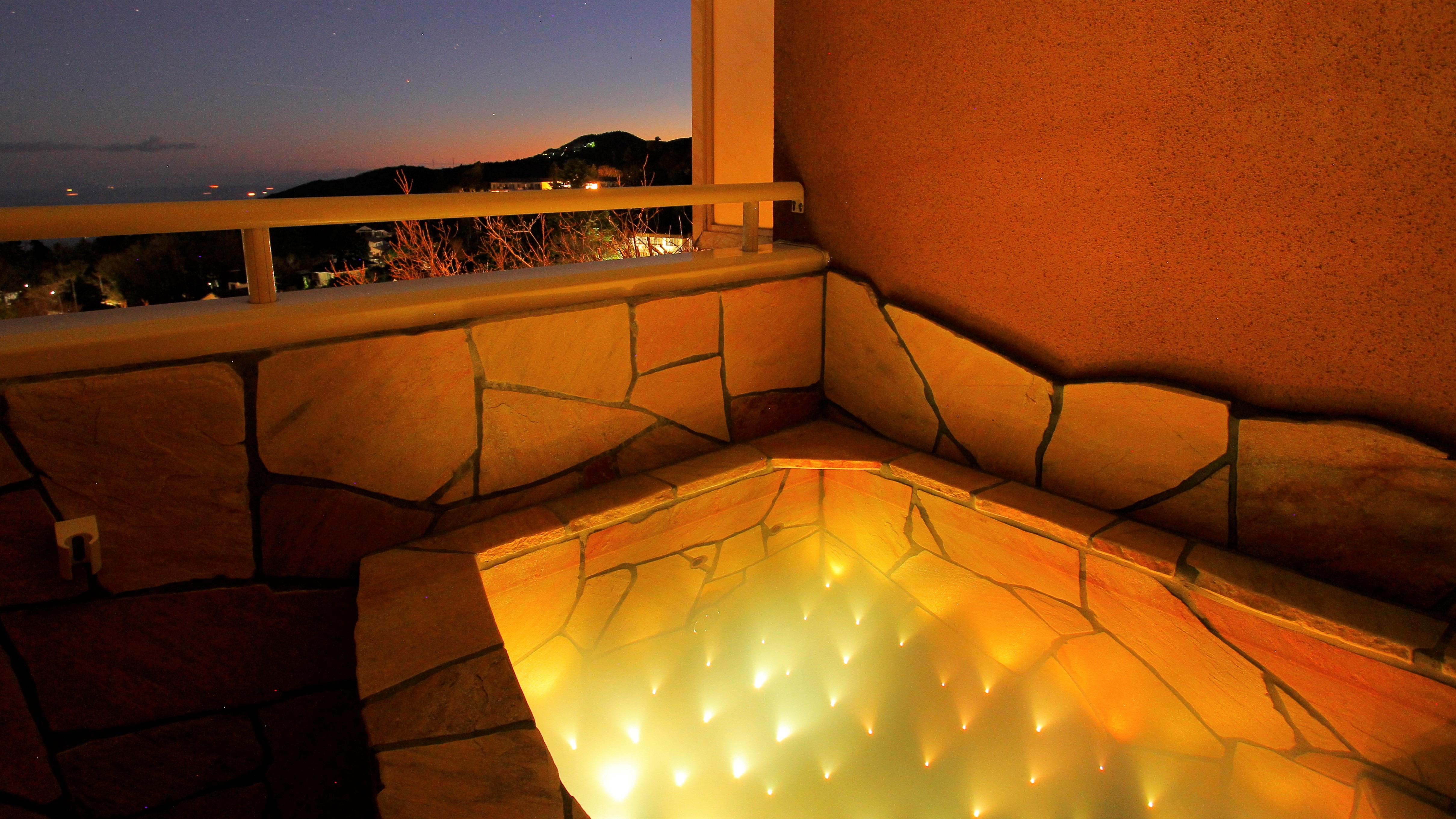 Guest room hot spring open-air bath [102 / Aubergeine]