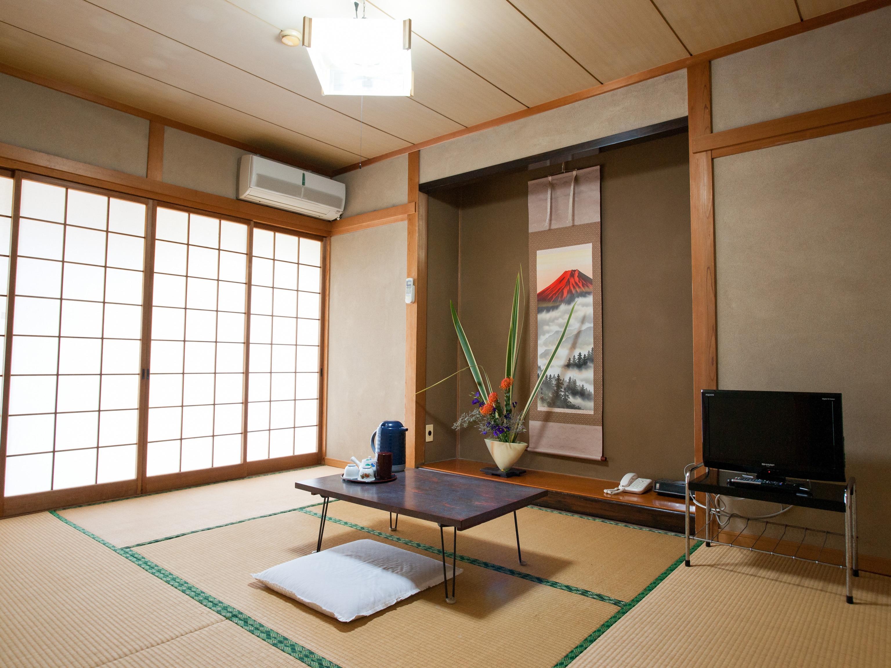 [Non-smoking] Japanese-style room for 1 to 3 people (without bus)