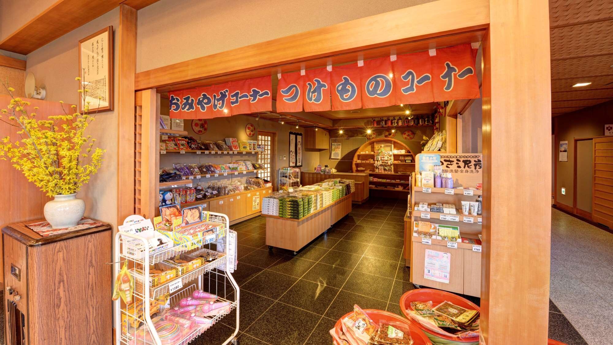 ・We also have a wide selection of souvenirs, including local products from Yamagata Prefecture.