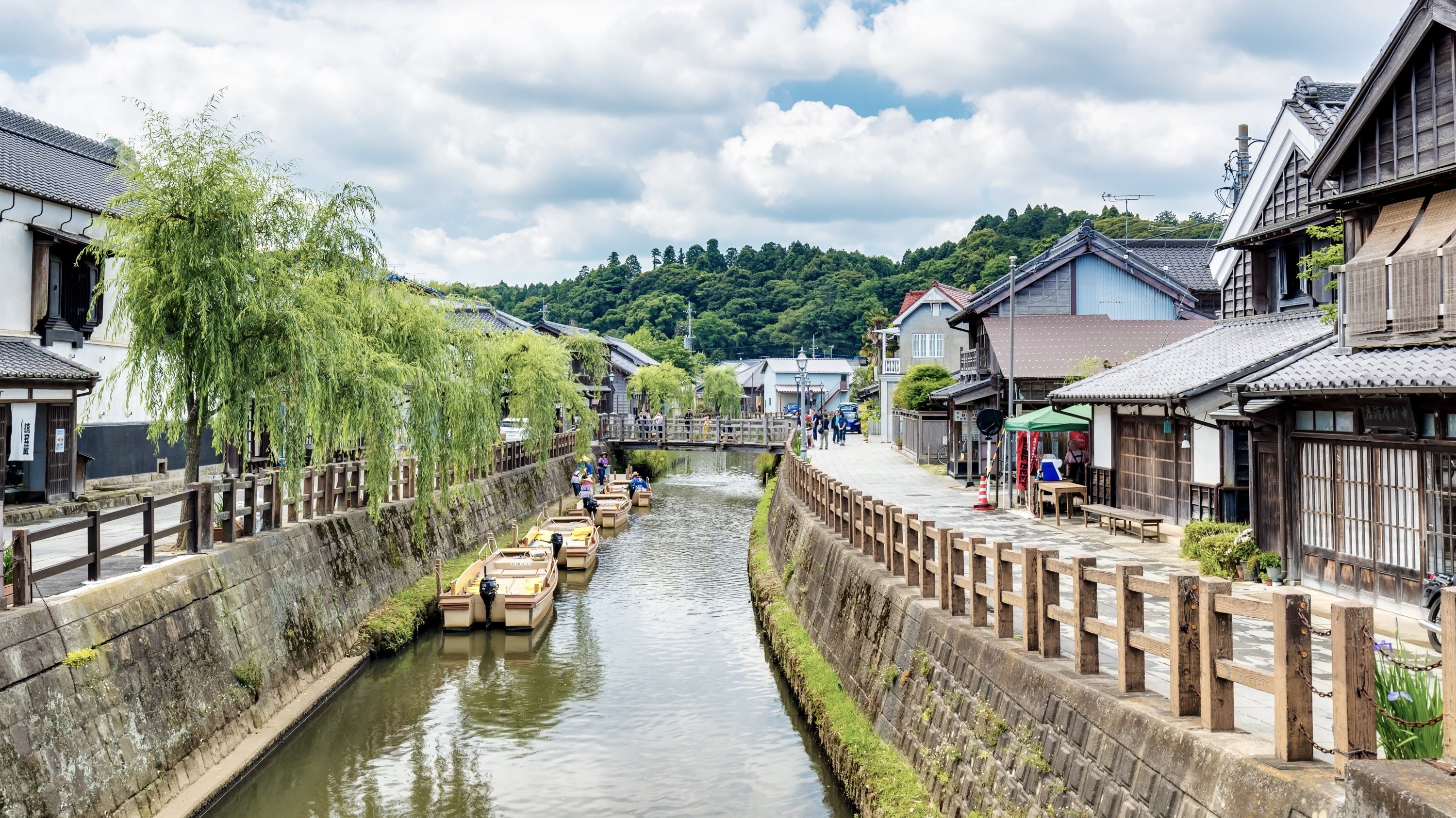 [Townscape] The townscape of Sawara, which once prospered as a water town, is designated as an important traditional buildings preservation area.