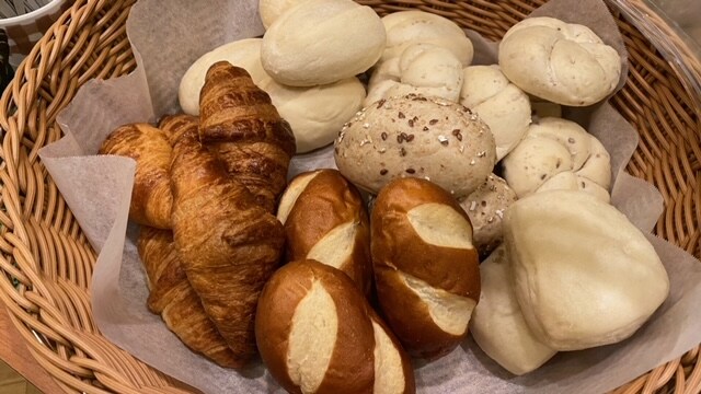 Breakfast restaurant Hanachaya ◇ Business hours 6: 30-9: 00 Local menus such as local dishes are also available.
