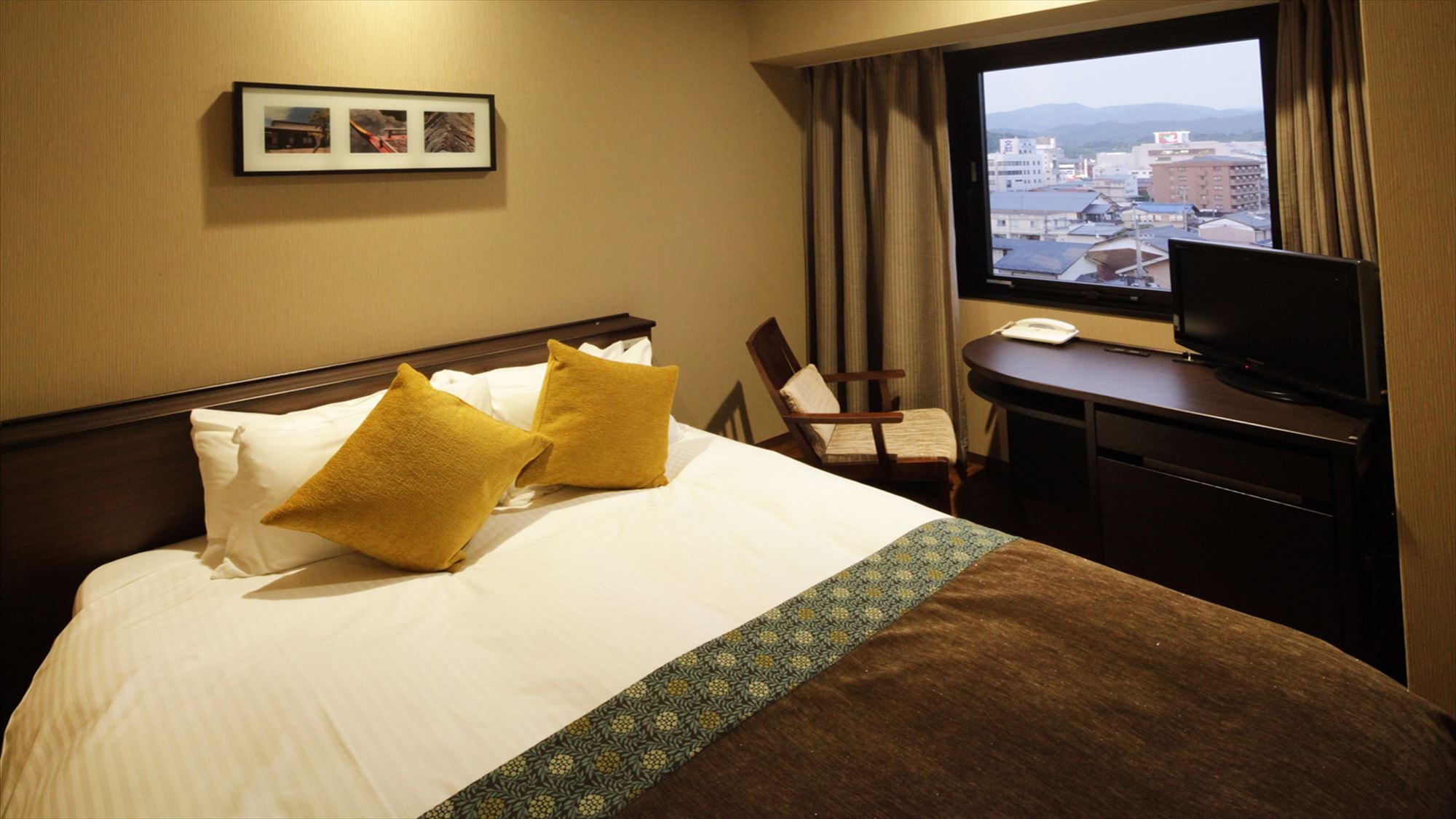 Double room / All rooms are corner rooms, ideal for business use and casual use.