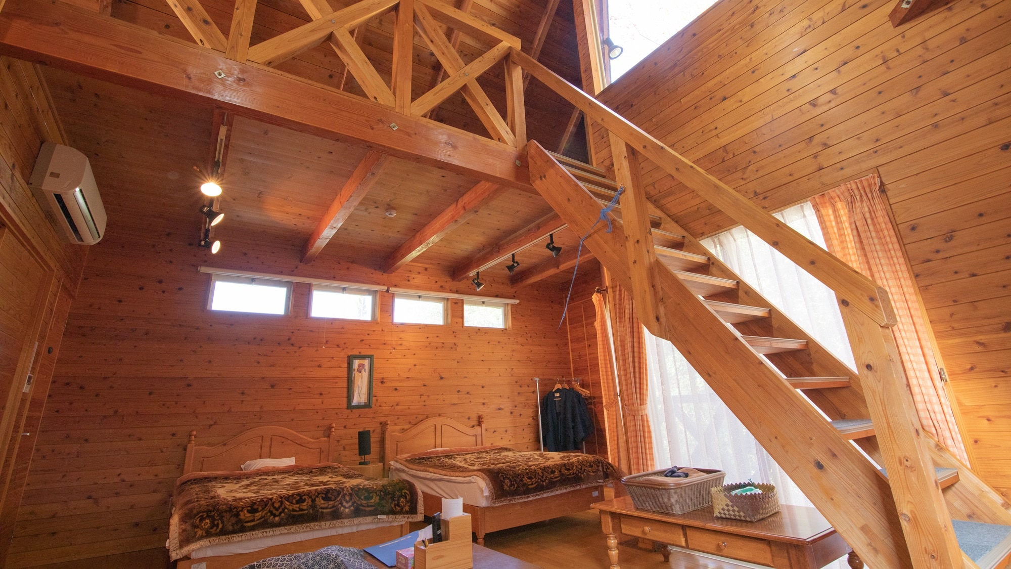 *充满木的温暖的小屋