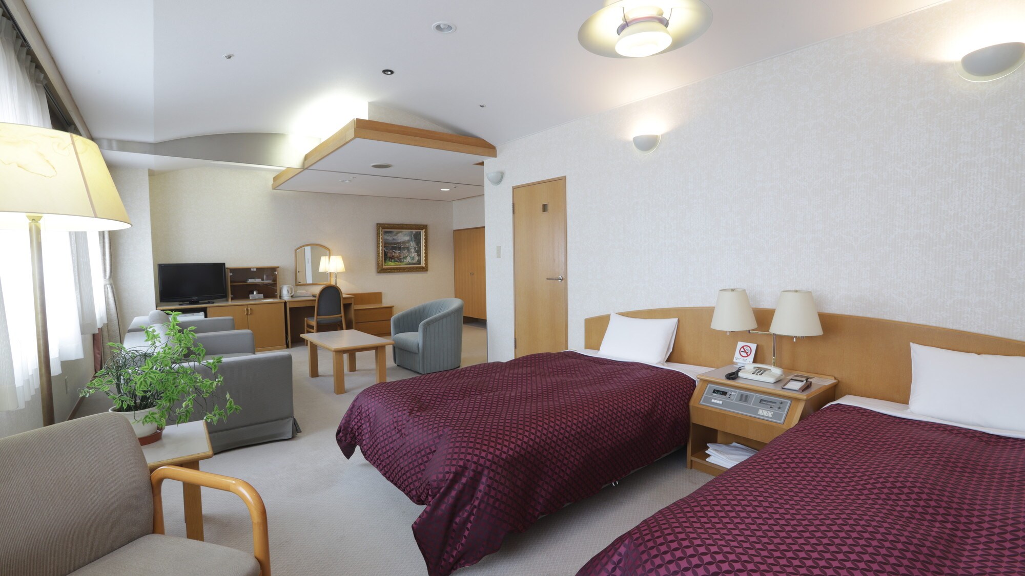 [Deluxe Twin] Accommodates up to 4 people. (All rooms are non-smoking) *With bath and toilet