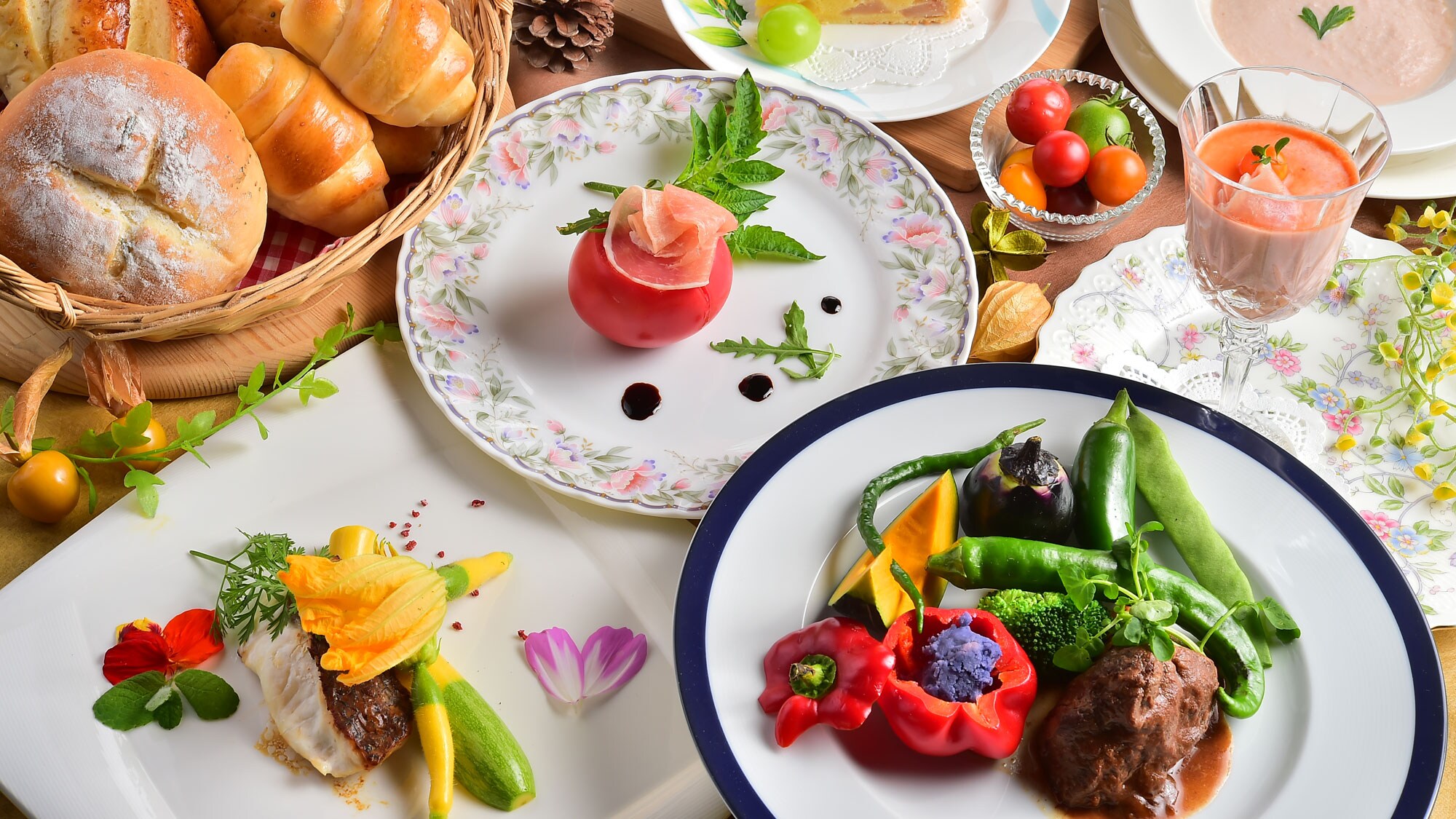 European-style course meals handmade by the owner with plenty of homemade vegetables ♪ The photo is an example of cooking.