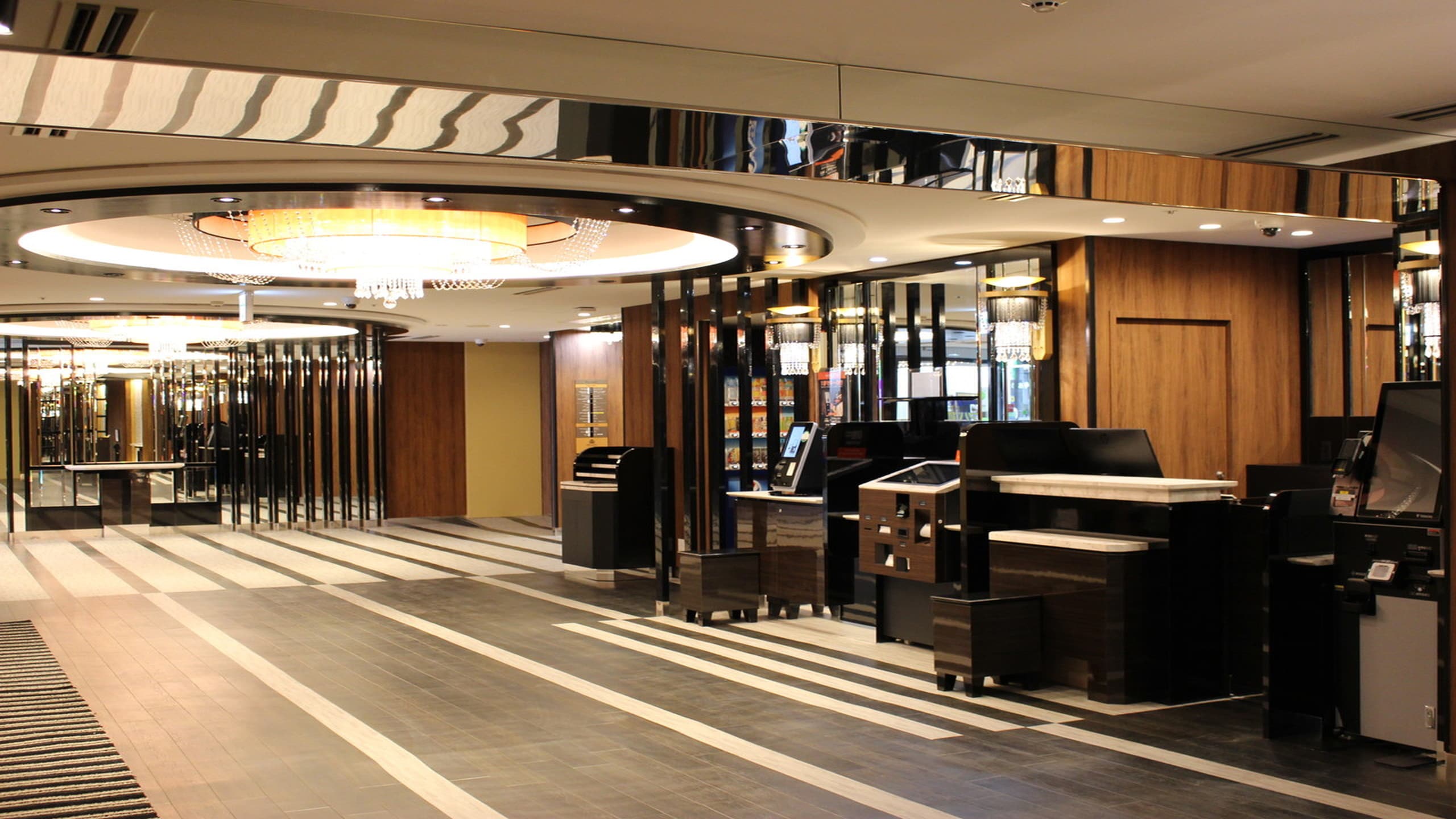 フロント【1階】