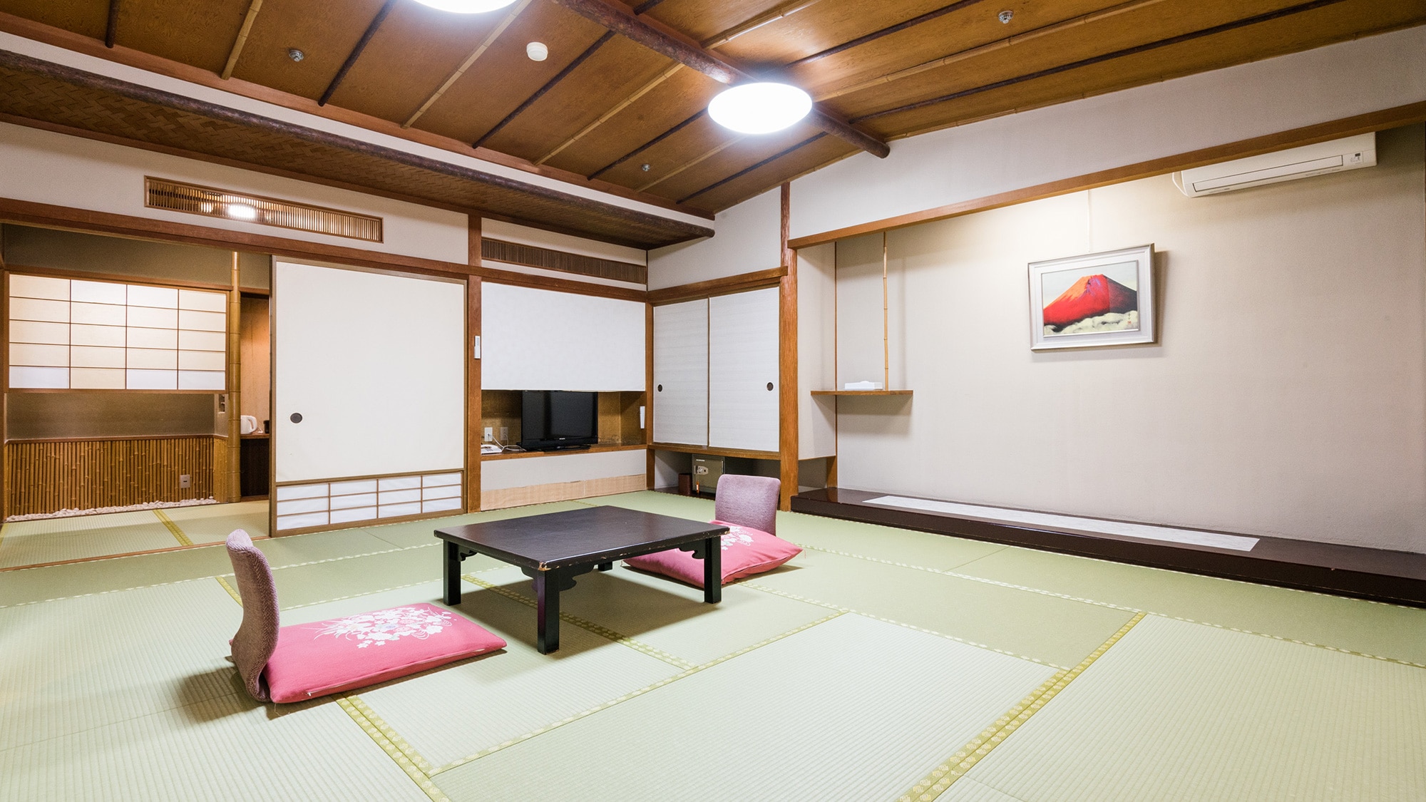 [Non-smoking] Japanese-style room 15 tatami mats + 10 tatami mats (no bath) *Photos are for illustrative purposes only as the room is under renovation.