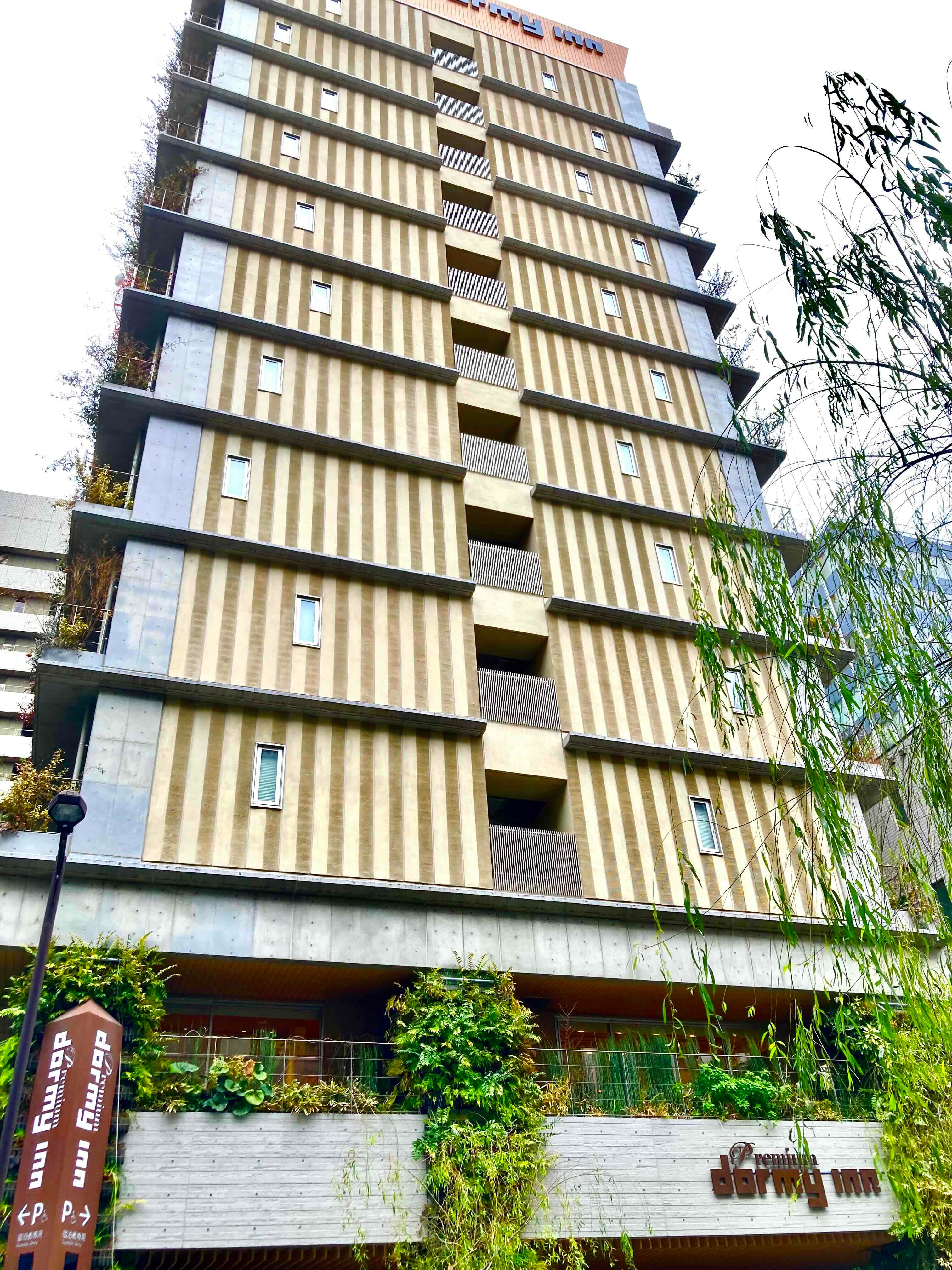 ■ Hotel exterior (daytime)