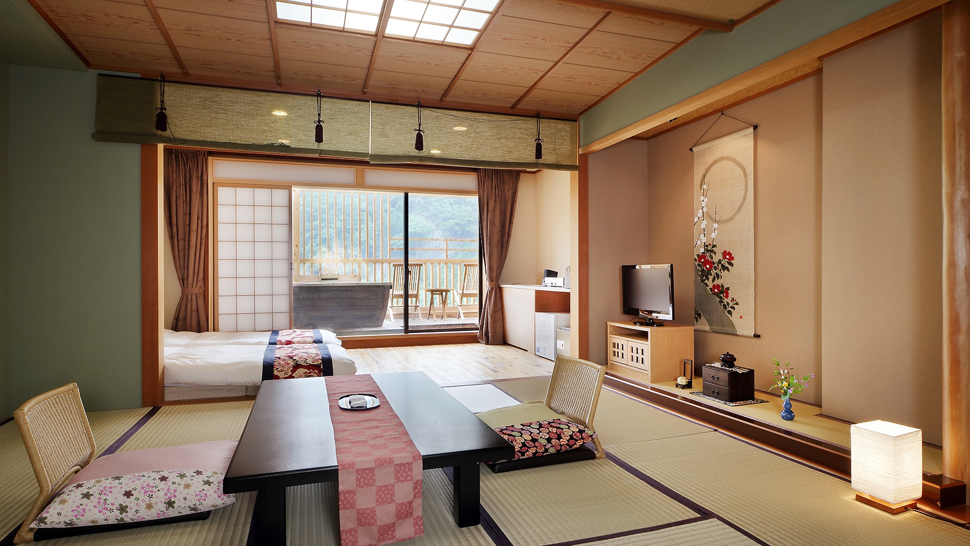 Kamar bergaya Jepang-Barat dengan pemandian terbuka "Kaede no Ma"
