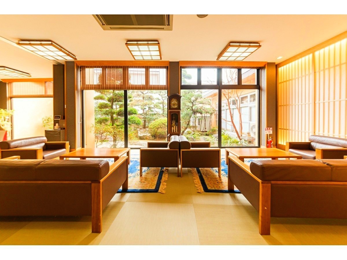 1st floor lobby