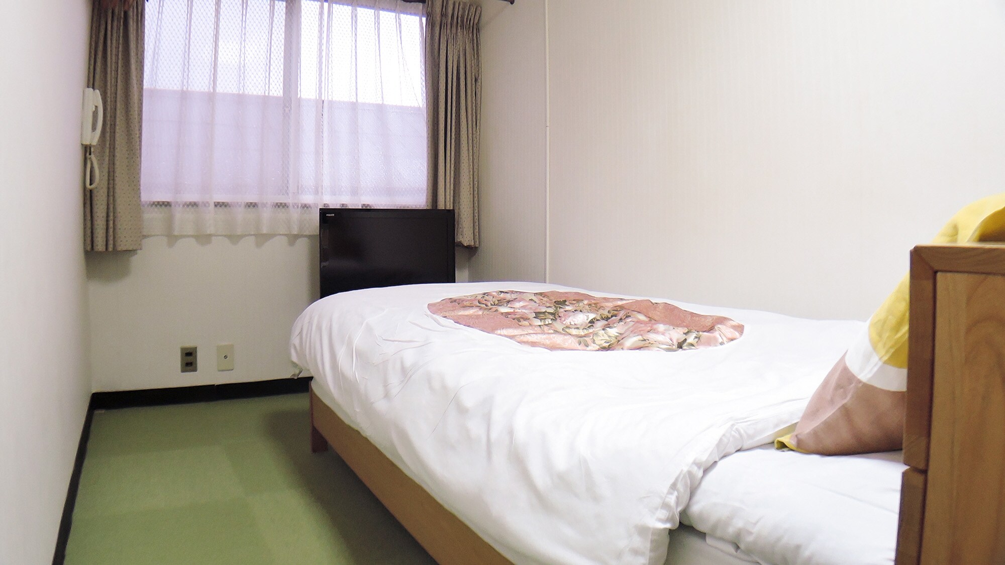 * [Example of a Western-style single room] Free Wi-Fi available in all rooms!