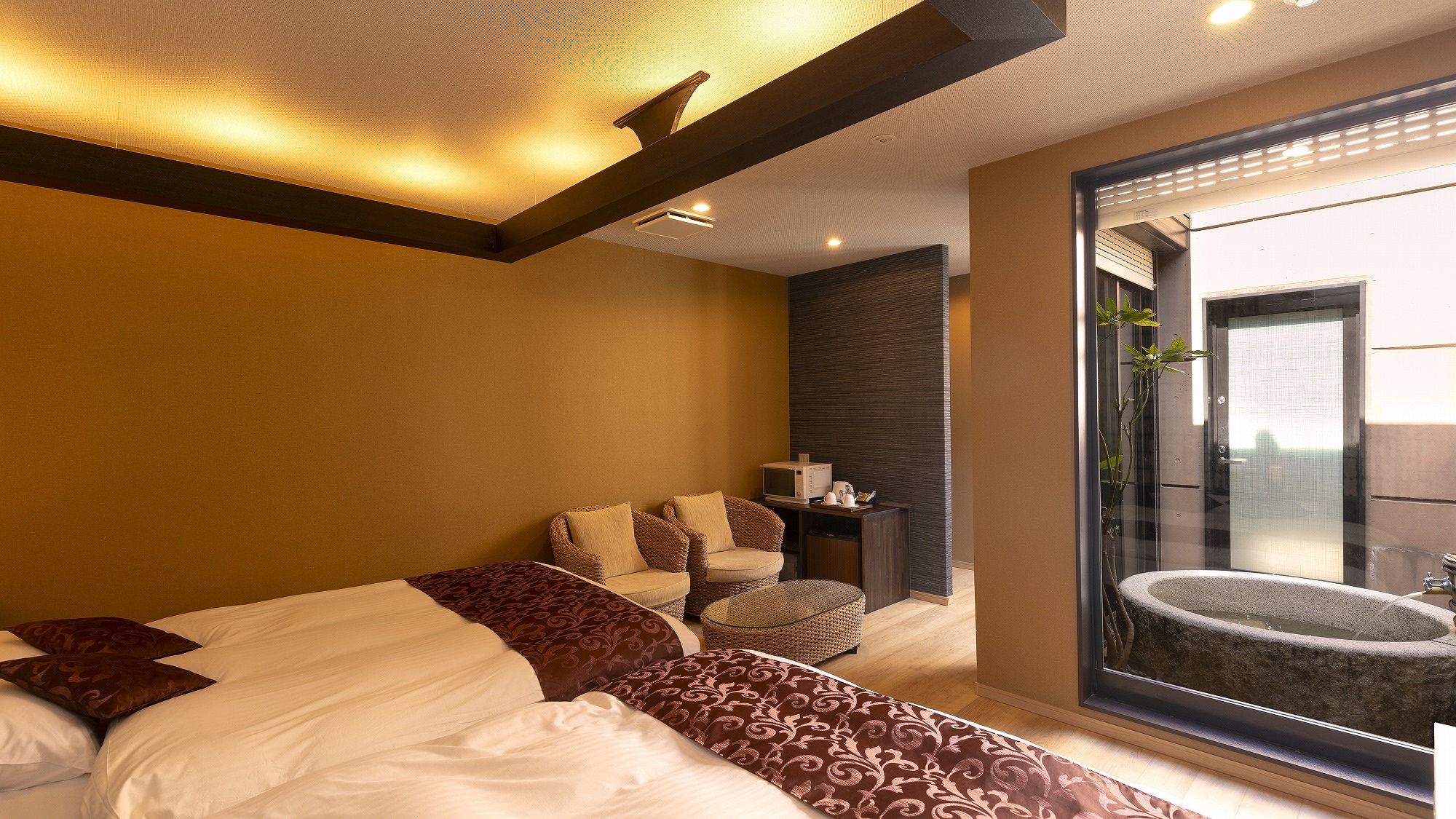 [Modern guest room] With open-air bath (with ceramic or stone bath)