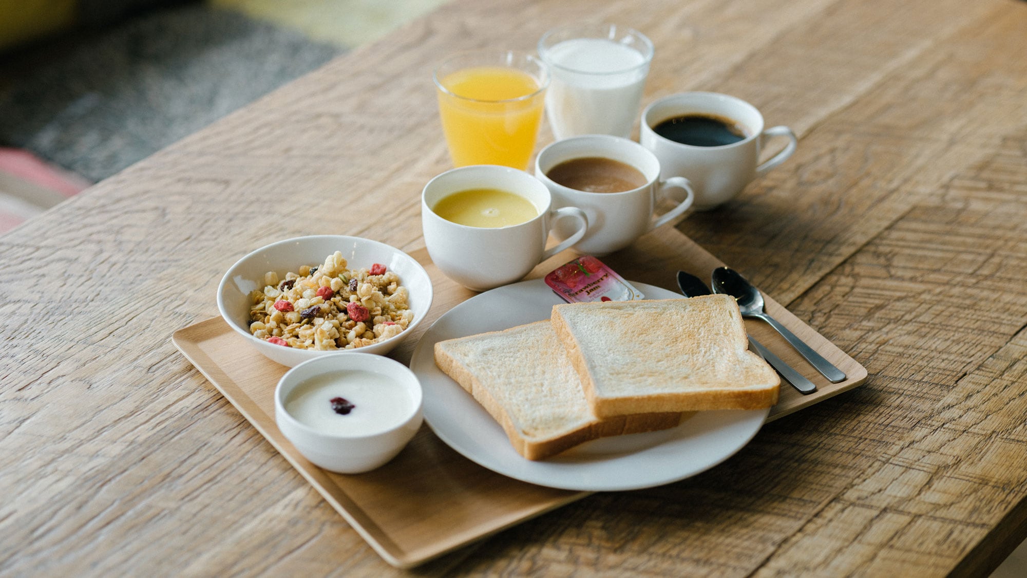 Sarapan swalayan tersedia untuk semua tamu.