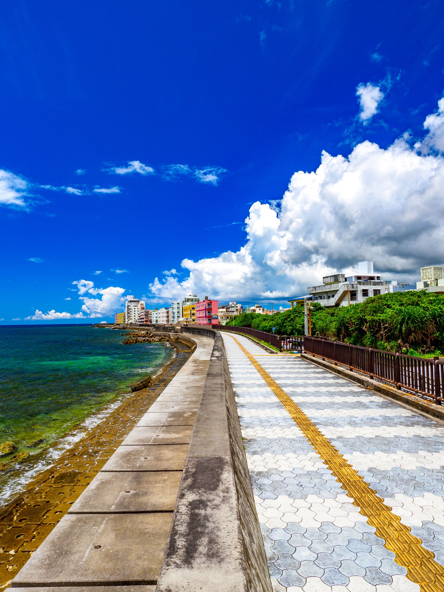 Sunabe Beach, a promenade on the beach. 10 minutes walk from the hotel.