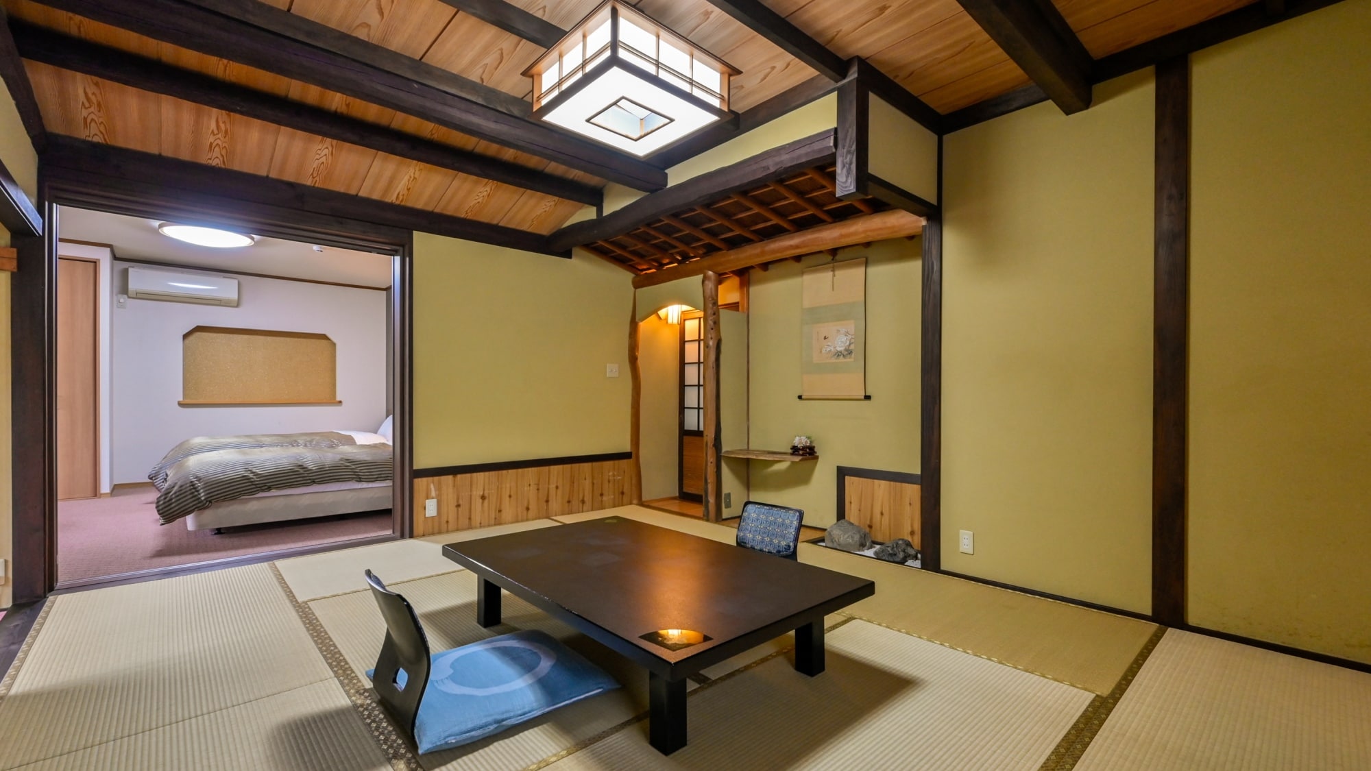 Heike (Japanese-Western style room) Japanese garden side