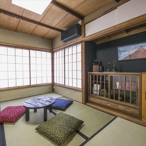 [House with garden] Guest room