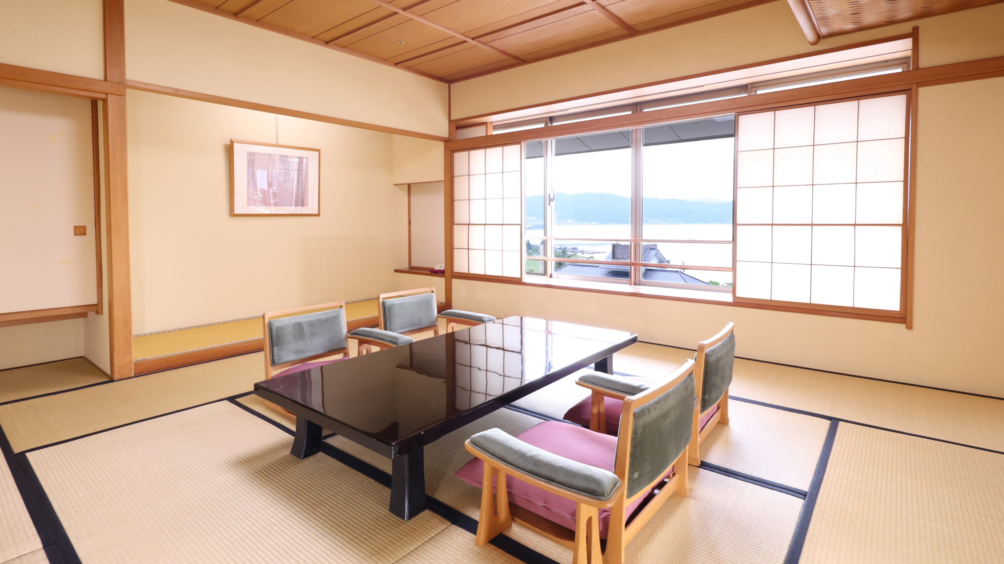 [Tầm nhìn ra hồ Suwa/Phòng kiểu Nhật-Tây] Phòng khách + Phòng kiểu Nhật 12,5 chiếu tatami + 8 chiếu tatami / ~7 người