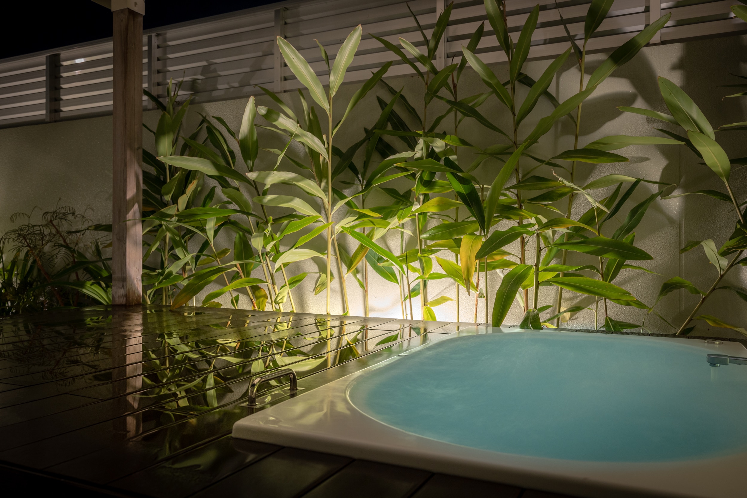 花園別墅按摩浴缸