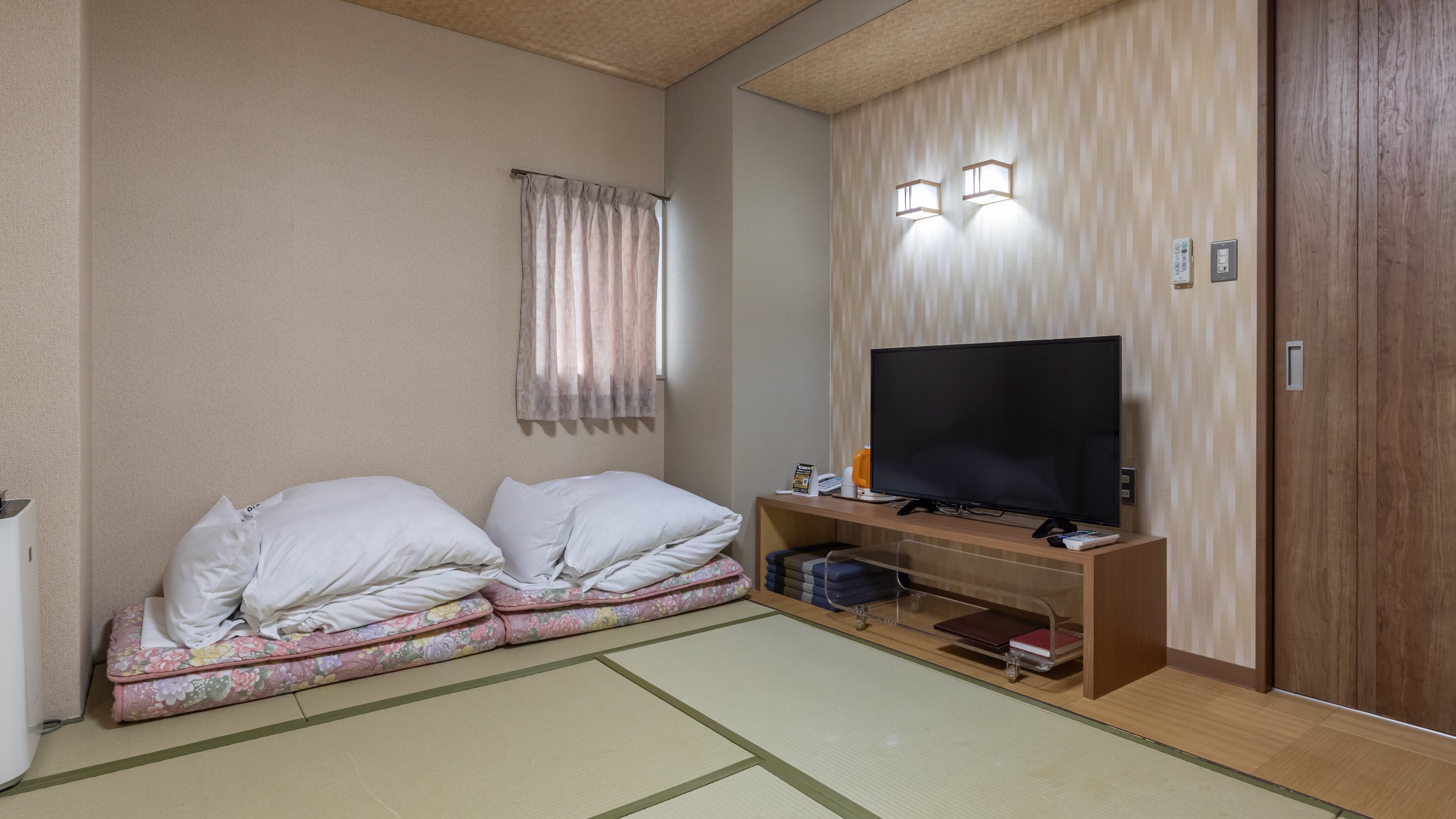[Non-smoking] Special Japanese-style room for 4 people (separate bathroom and toilet)