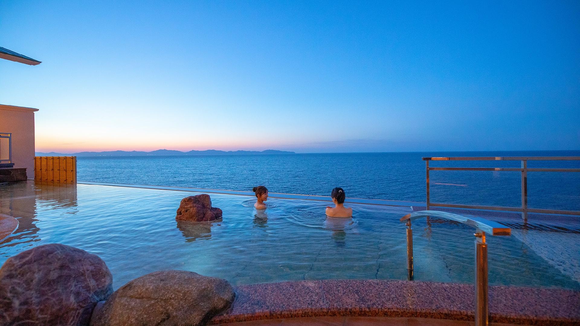 Infinity sky hot spring open-air bath