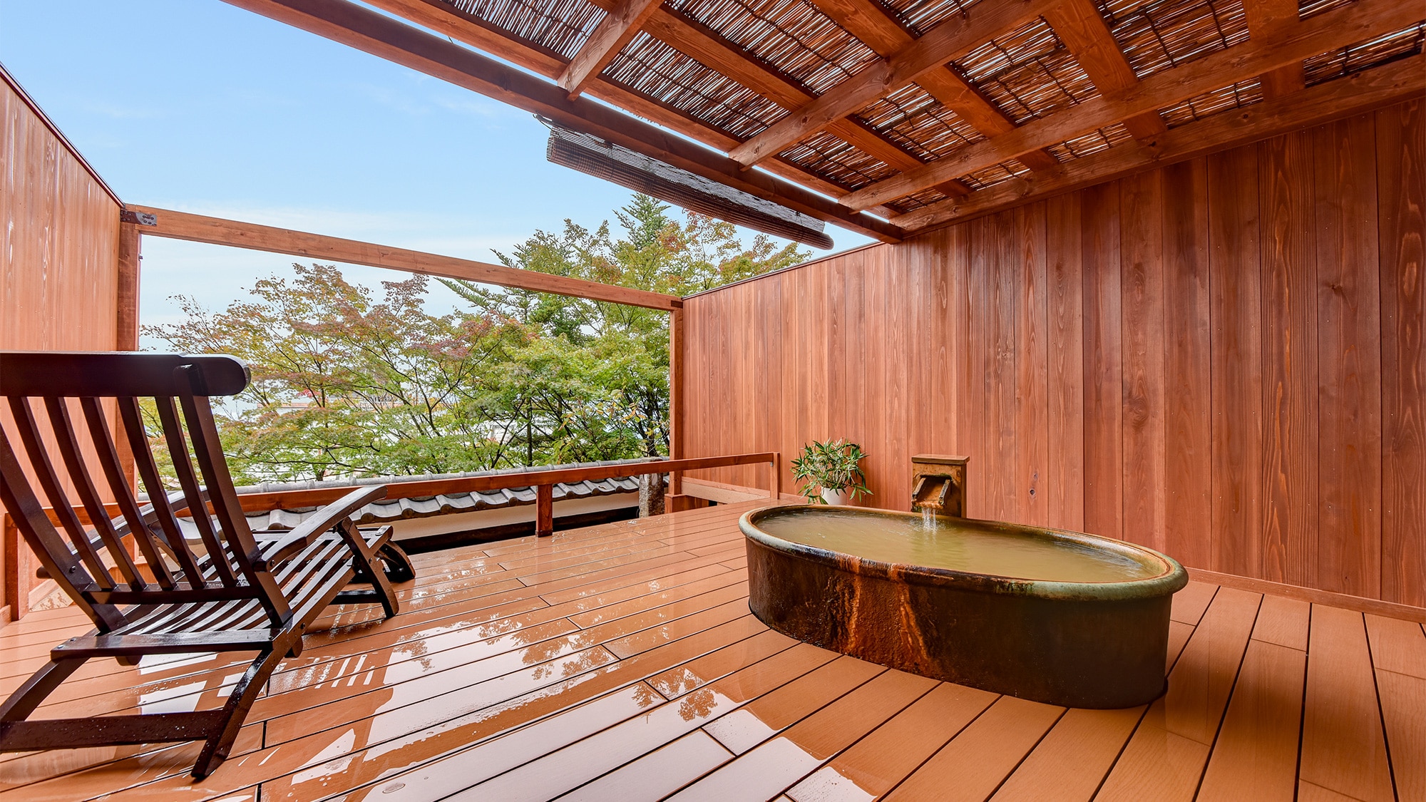 * Tree Drops [Guest room with open-air bath with golden hot water]