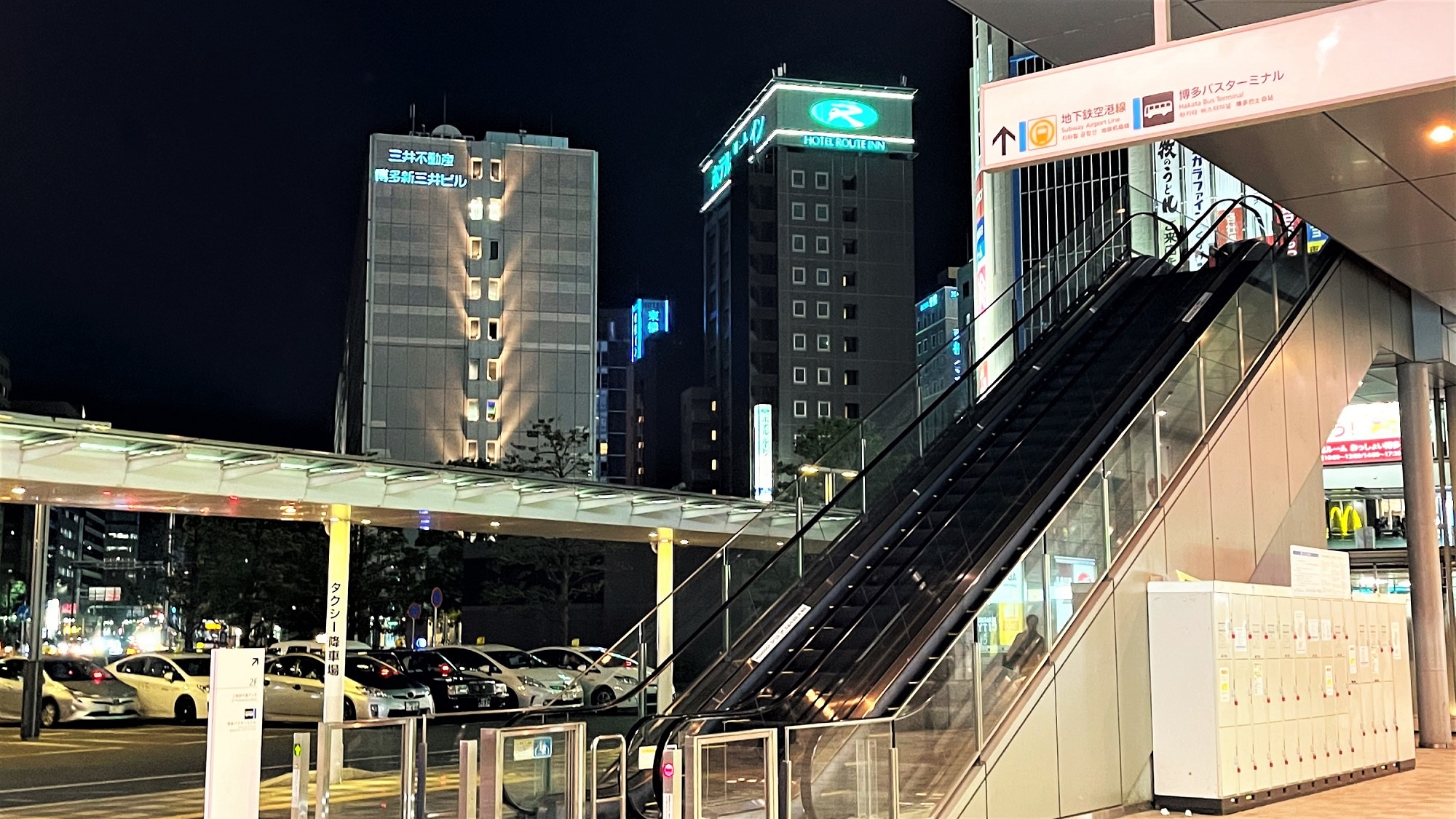 Dari Stasiun Hakata menuju hotel (pemandangan malam)