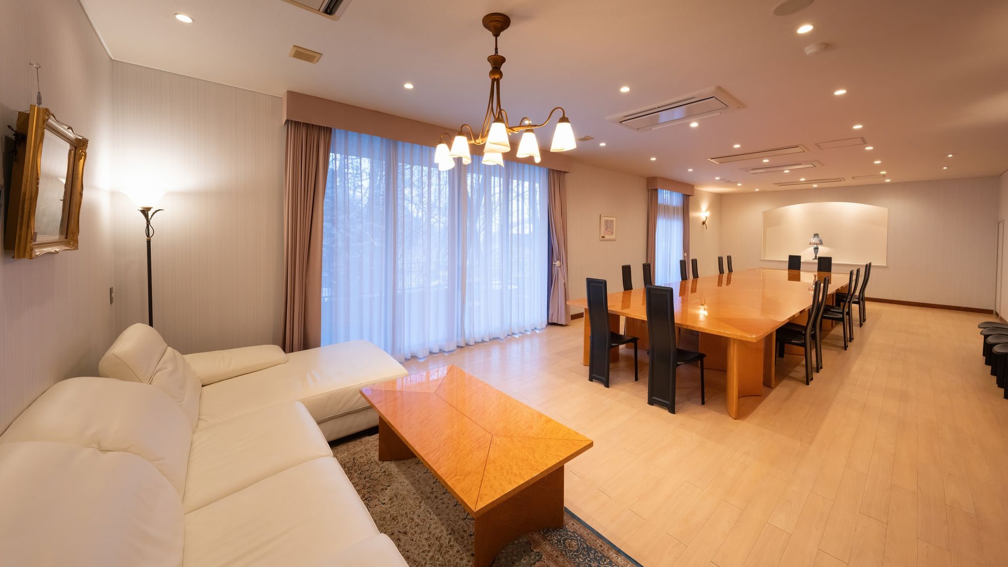 ■Junior Suite | 70 square meter dining area