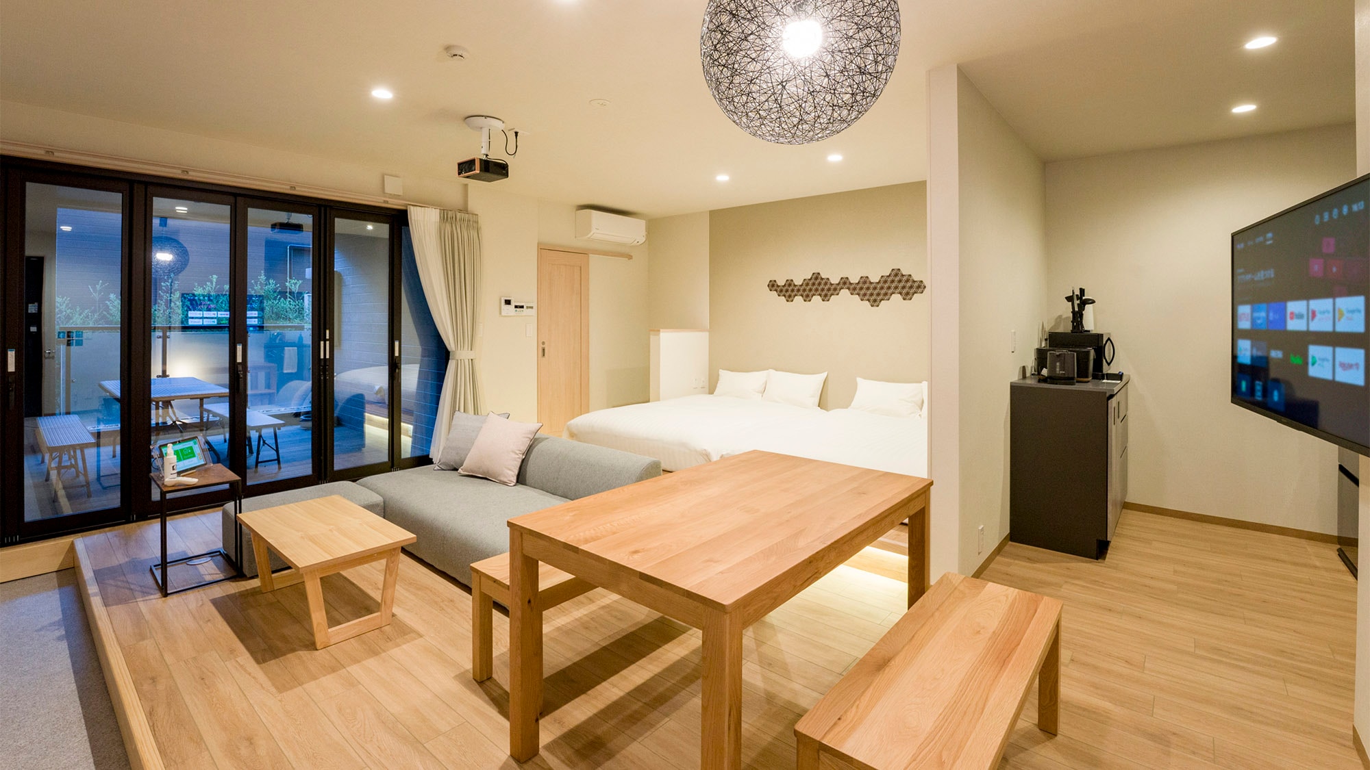 [Example of guest room with a capacity of 4 people]
