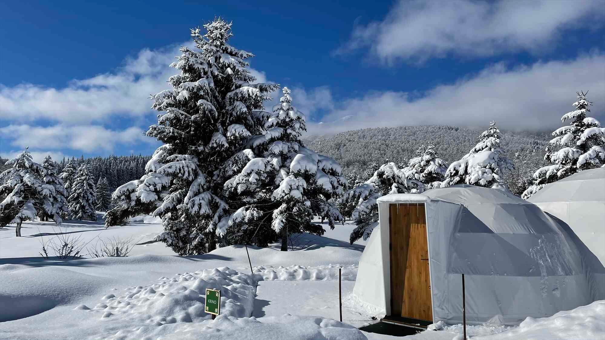 Fasilitas ini dipanaskan sepenuhnya, sehingga Anda dapat menikmati tempat glamping yang hangat bahkan di tengah musim dingin.