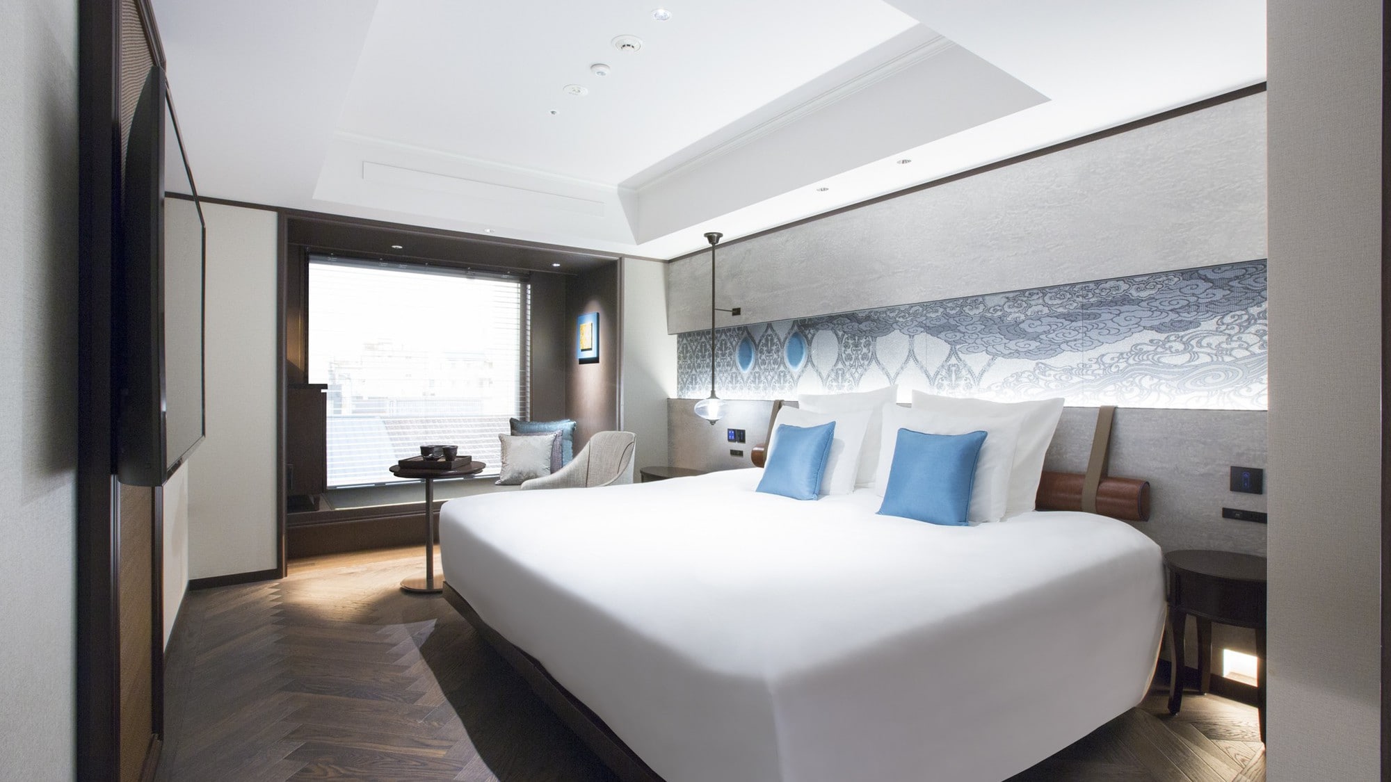 Deluxe Corner King Room