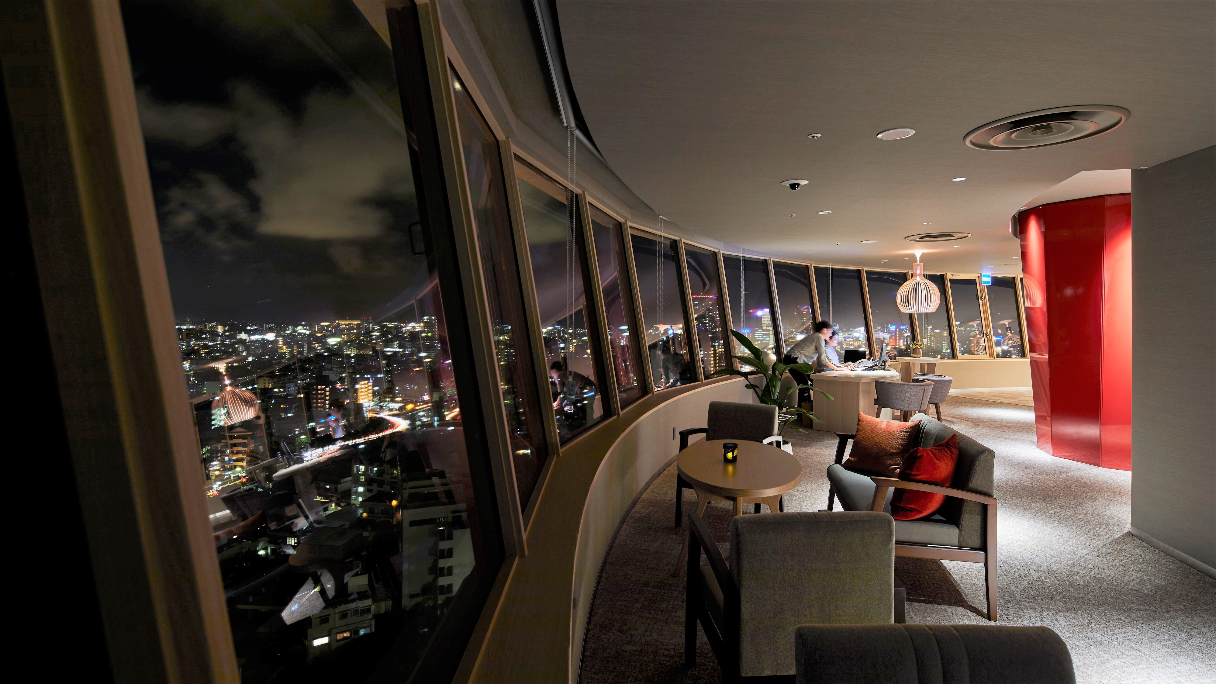 [Premier Lounge] A concierge will greet you with high-quality hospitality, including check-in and check-out.