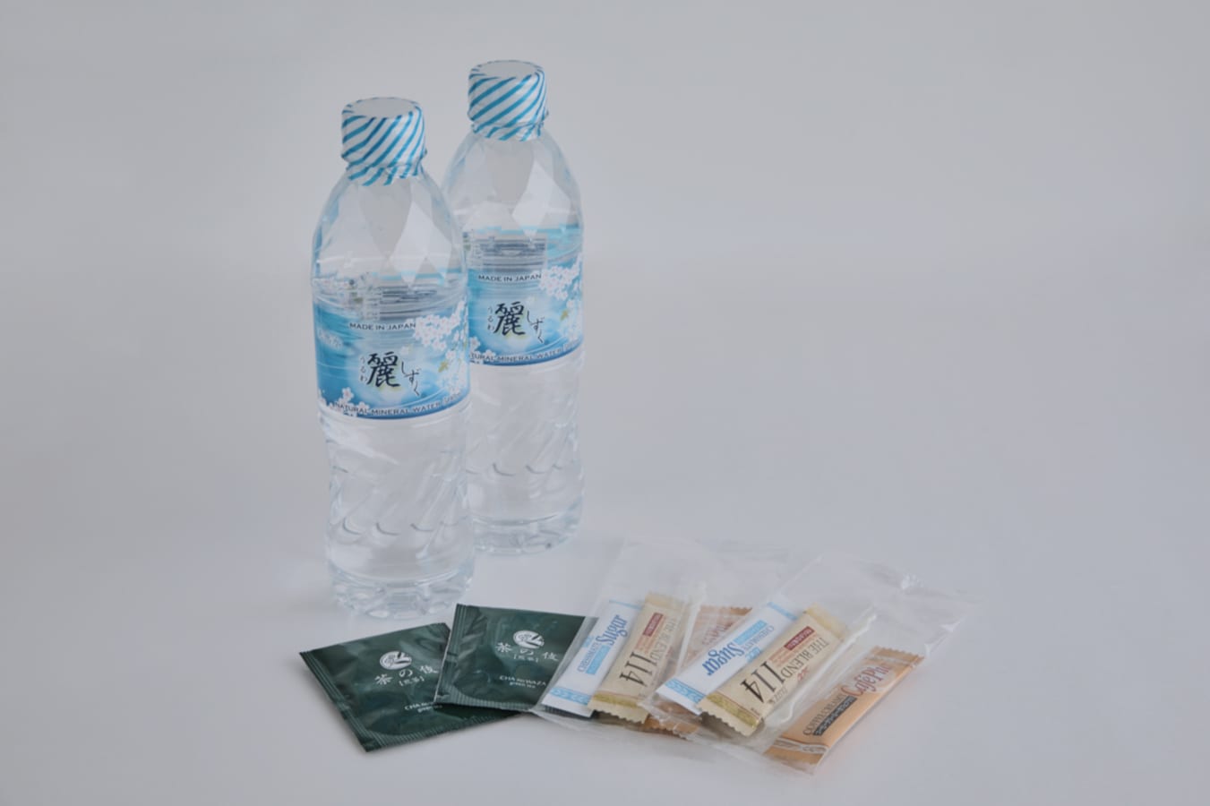 将向客人赠送矿泉水，并准备咖啡和绿茶。