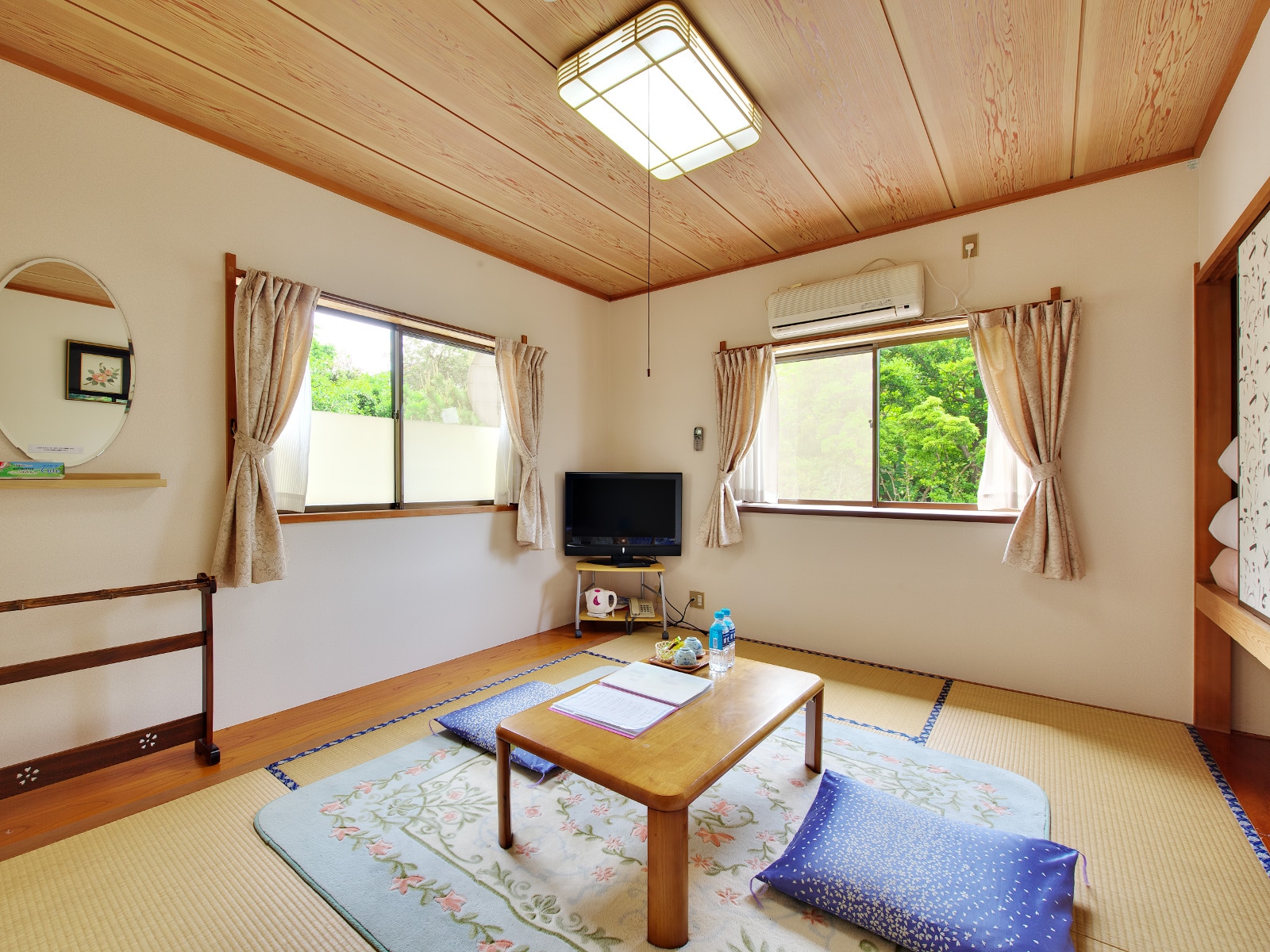 Japanese-style room