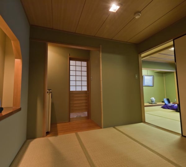 Kamar tamu di sisi kota / pemandangan laut tidak dapat dilihat, tetapi mereka adalah kamar bergaya Jepang yang luas dan cerah.