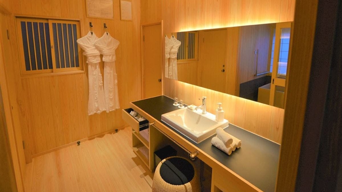 [有溫泉柏樹浴] Away Rakumisou日式房間洗手間的例子