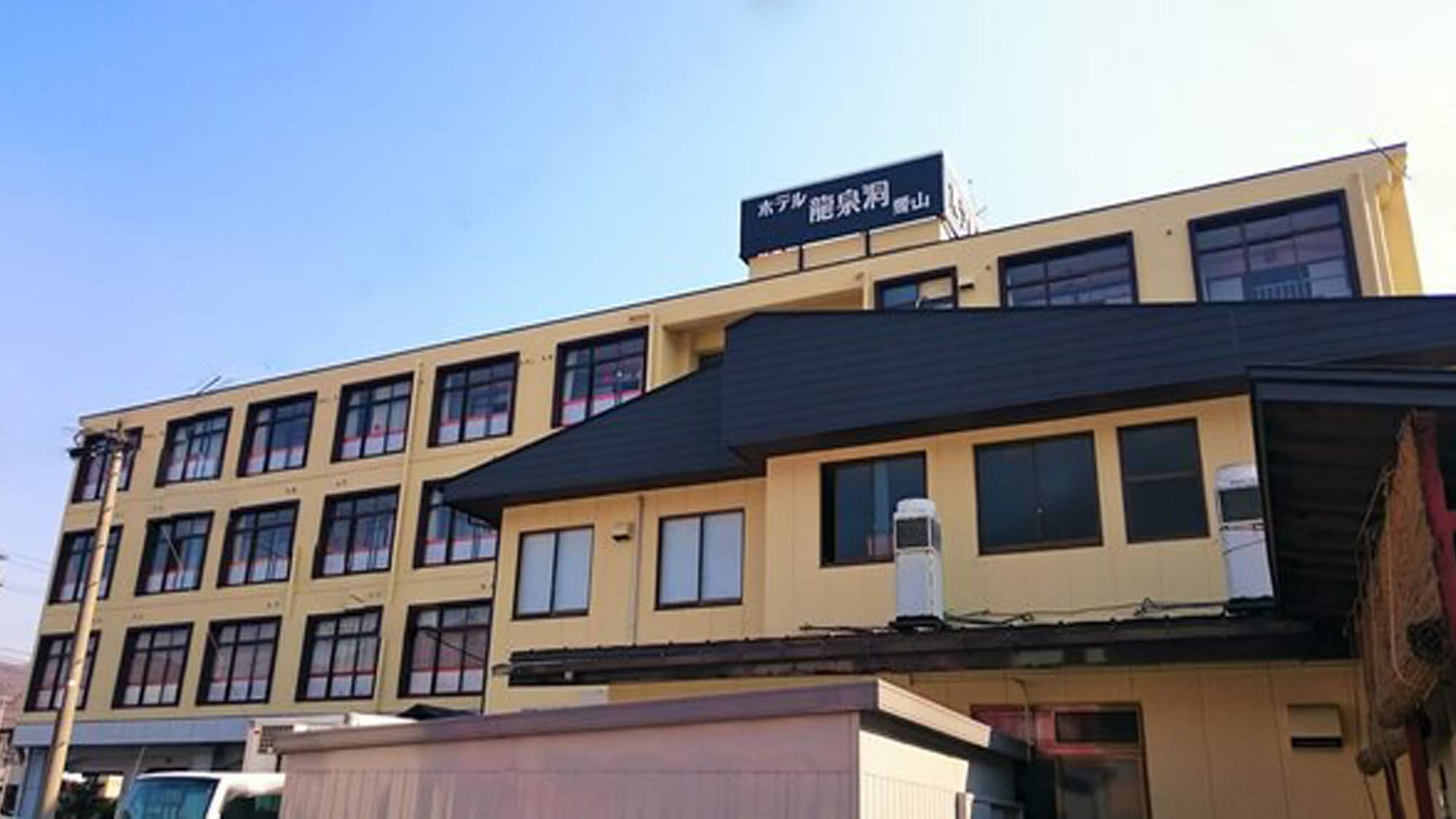 ×[Exterior] An inn that takes pride in its cuisine, where you can enjoy the bounty of the Sanriku Sea throughout the four seasons.jpg