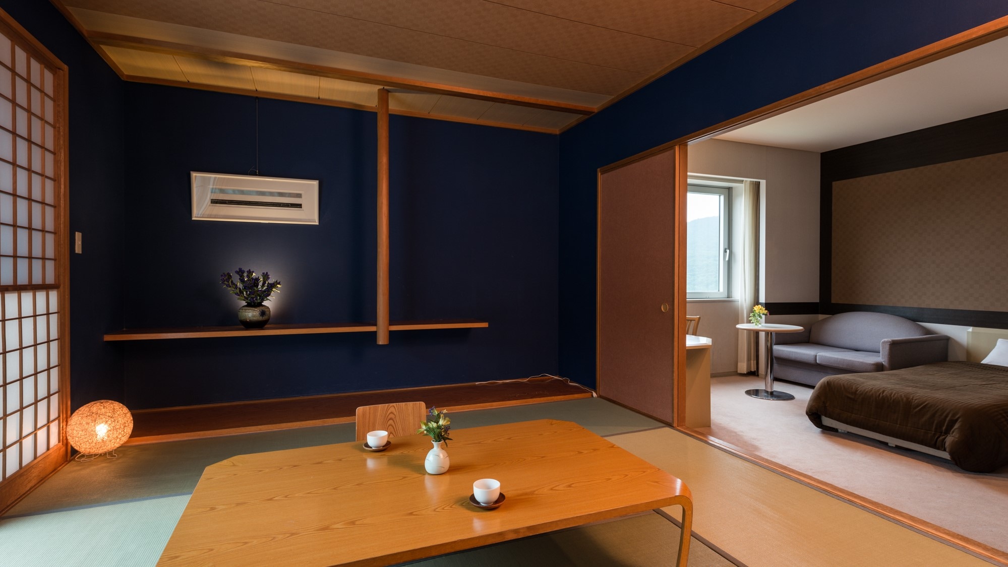 [Japanese and Western rooms] Two styles, a Japanese space and a functional Western room. You can spend a relaxing time with your group and friends.